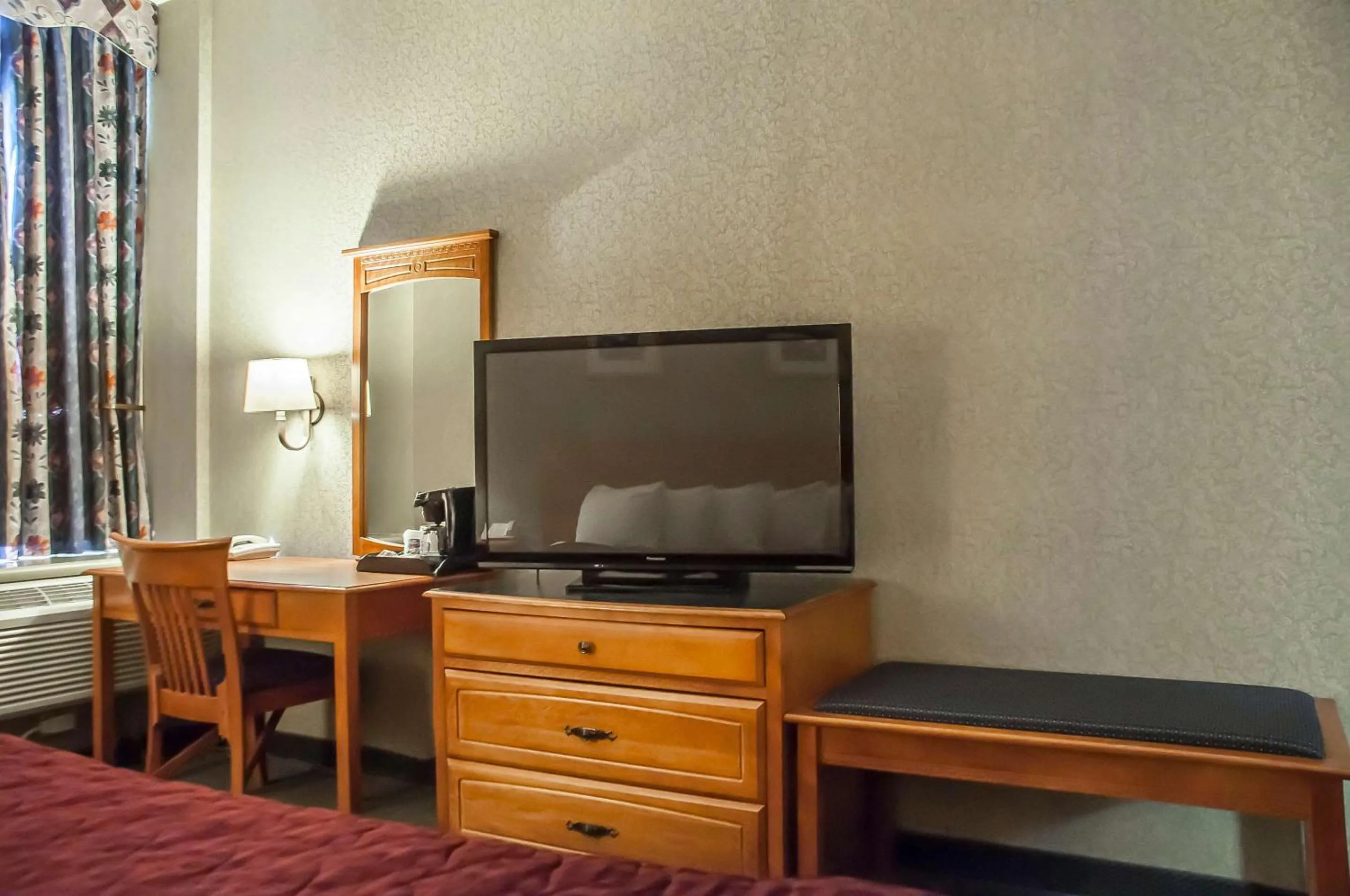 Bedroom, Bed in Comfort Inn Lundy's Lane