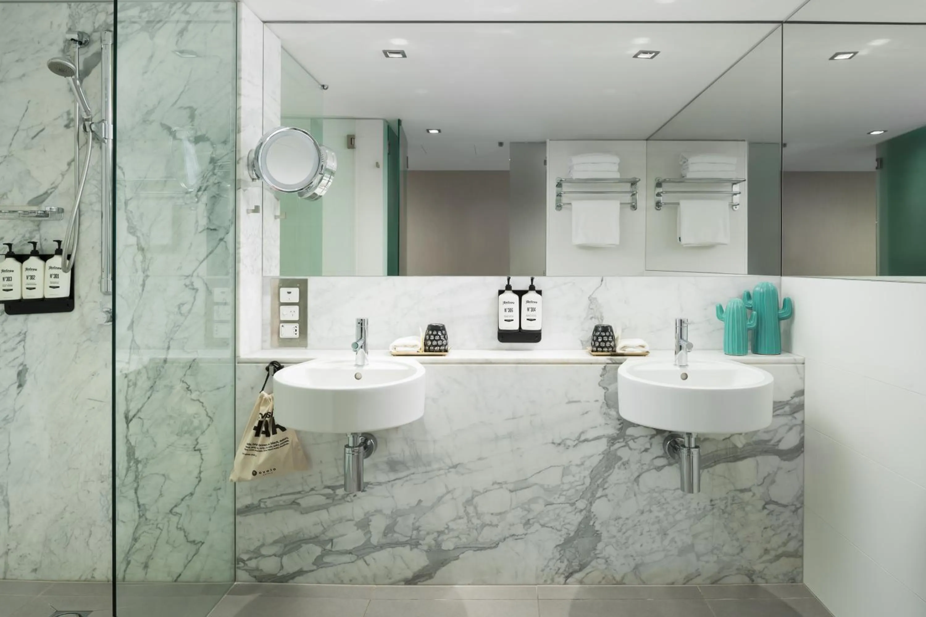 Shower in Ovolo Brisbane Fortitude Valley, a Wyndham Hotel