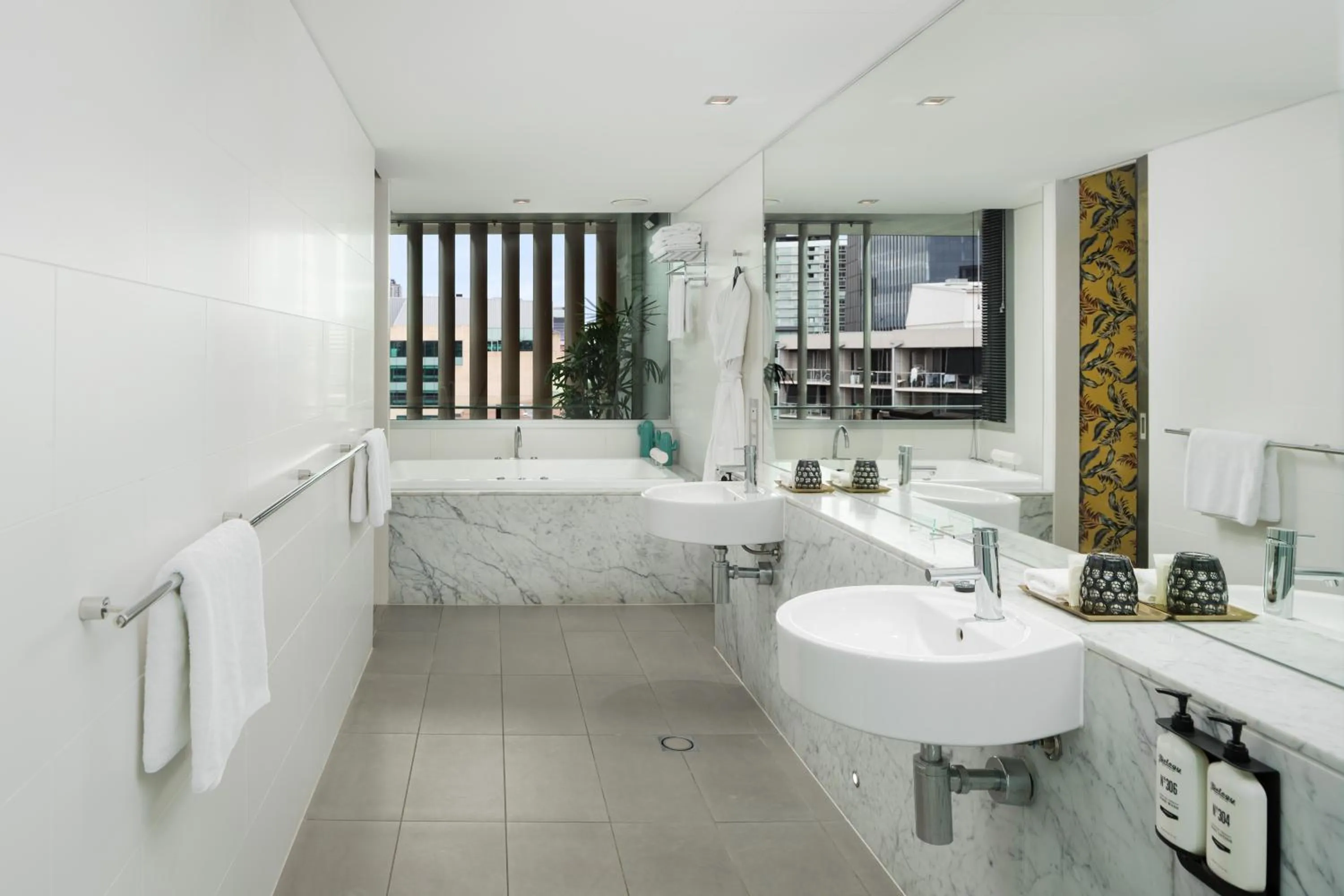 Shower in Ovolo Brisbane Fortitude Valley, a Wyndham Hotel