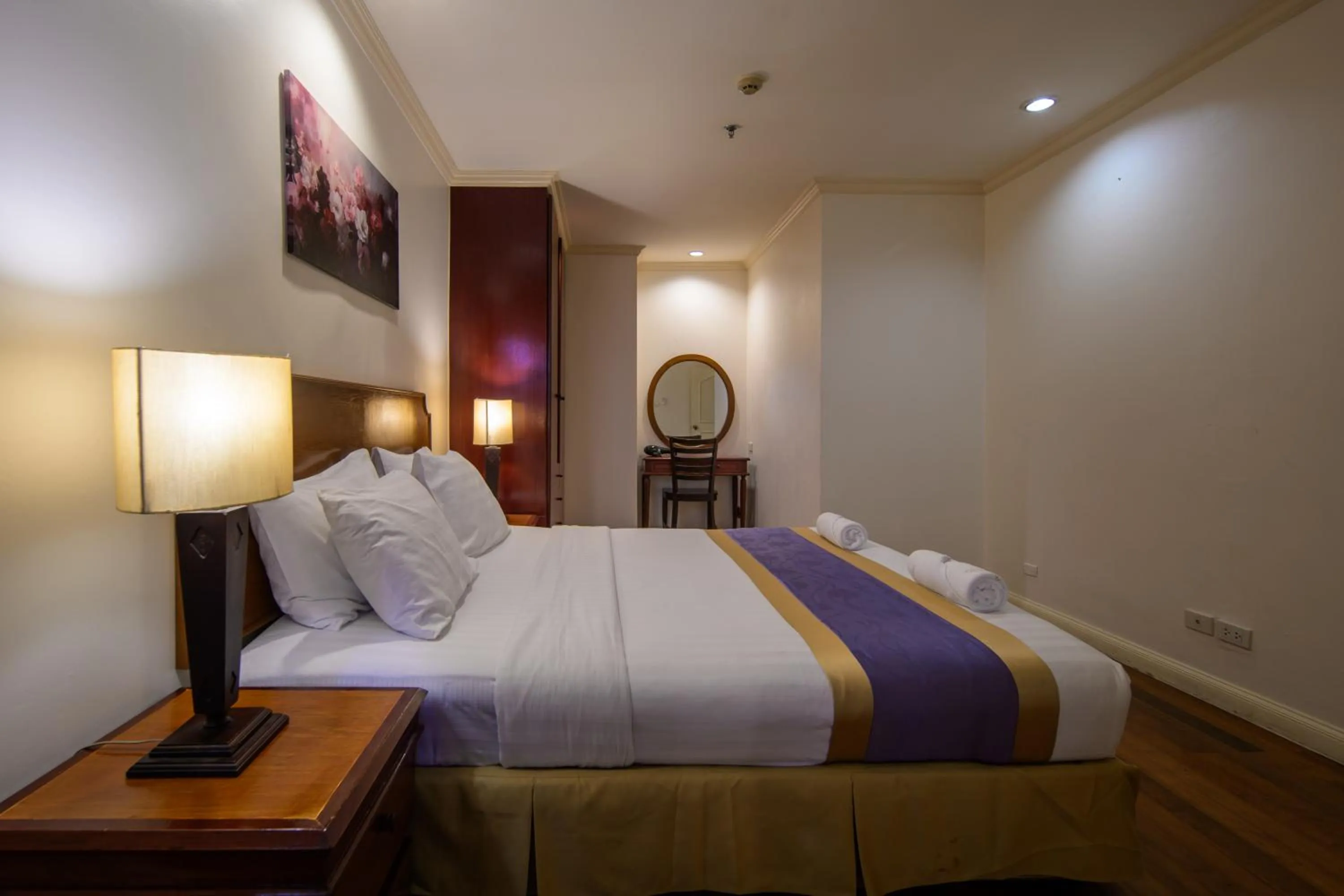 Bedroom, Bed in The Victory Residences Bangkok