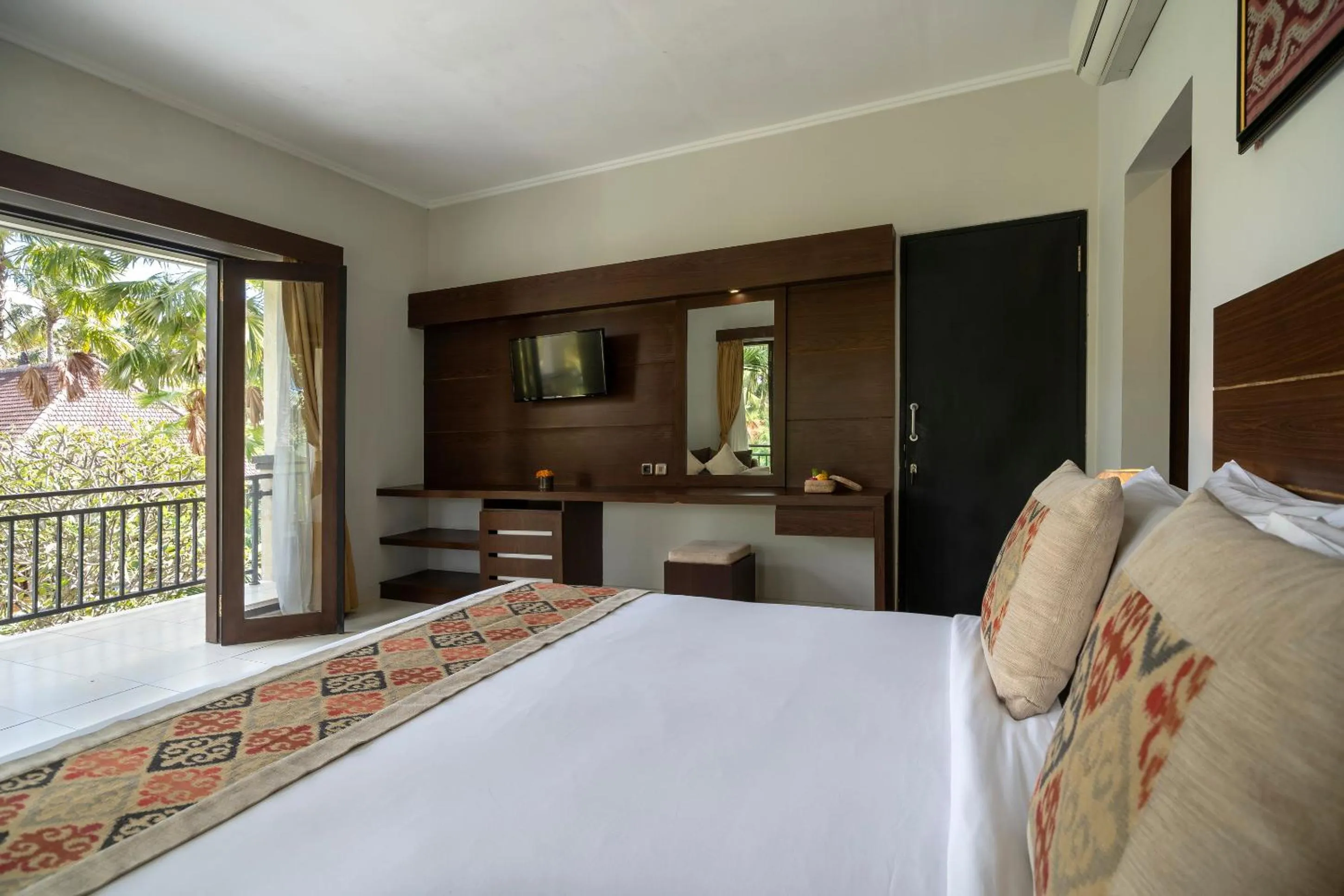 Communal lounge/ TV room, Bed in Amatara Agung Raka