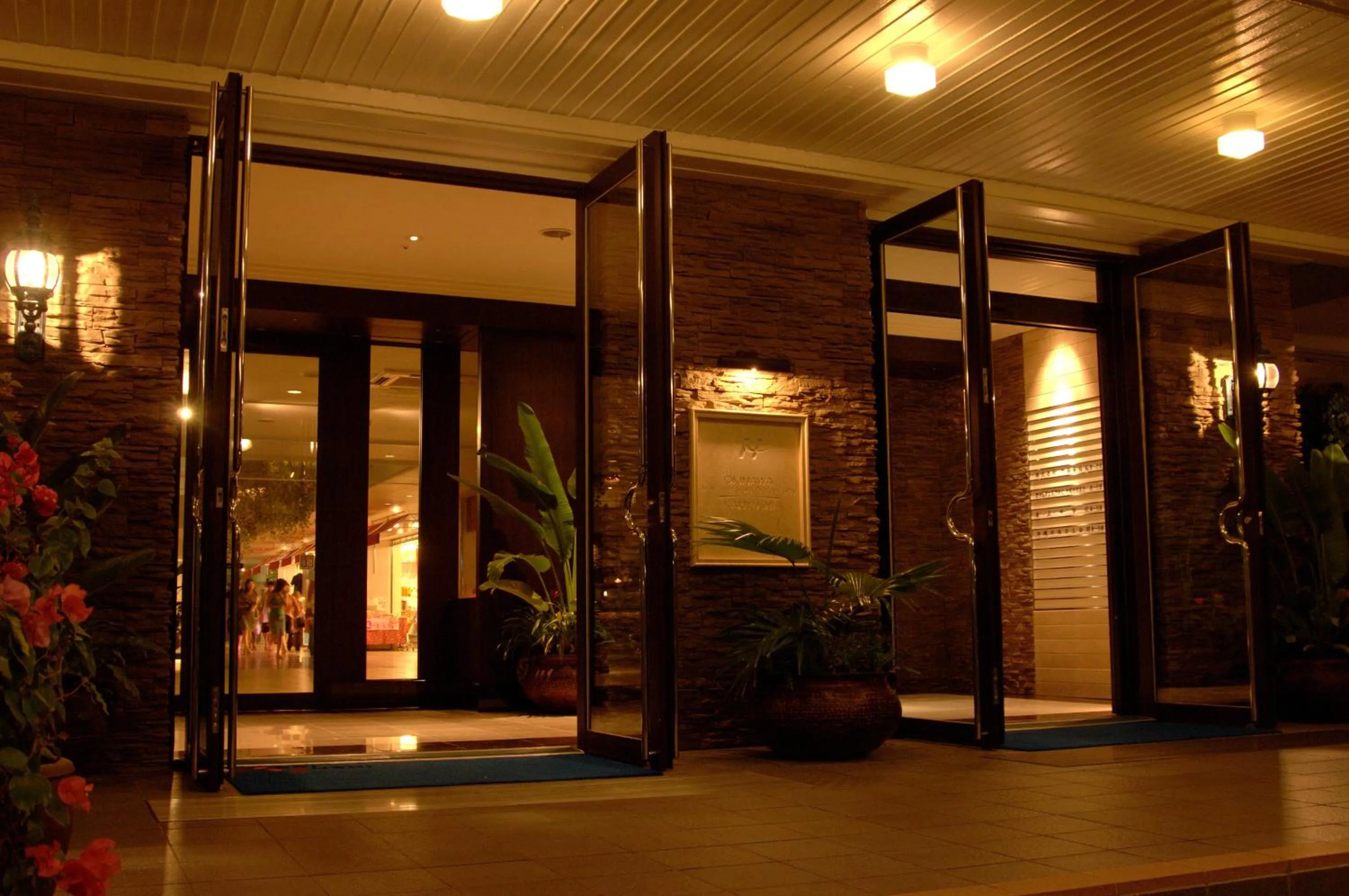 Facade/entrance in Okinawa Kariyushi Beach Resort Ocean Spa