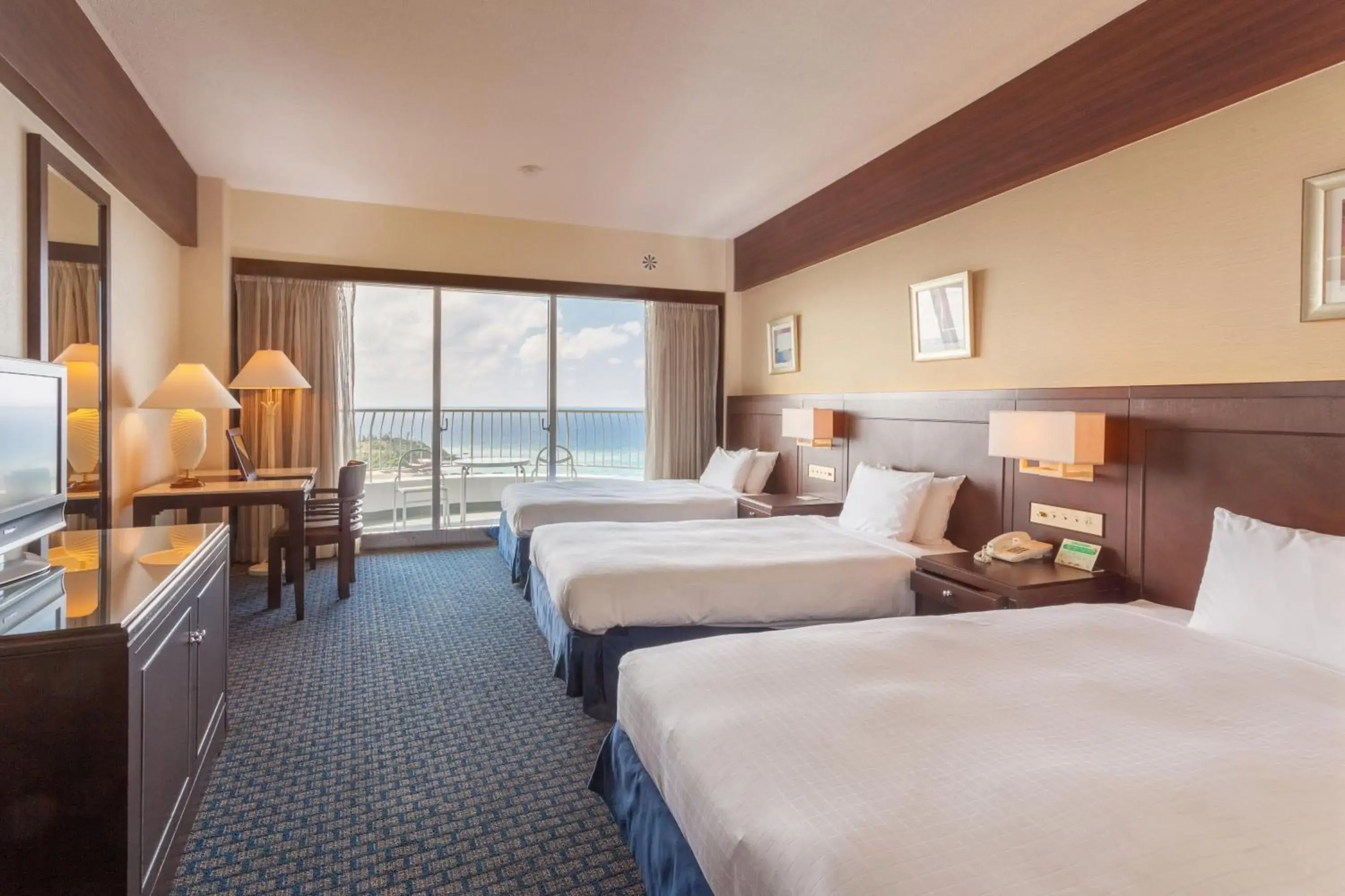 Standard Triple Room with Sea View in Okinawa Kariyushi Beach Resort Ocean Spa Standard Triple Room with Sea View in Okinawa Kariyushi Beach Resort Ocean Spa