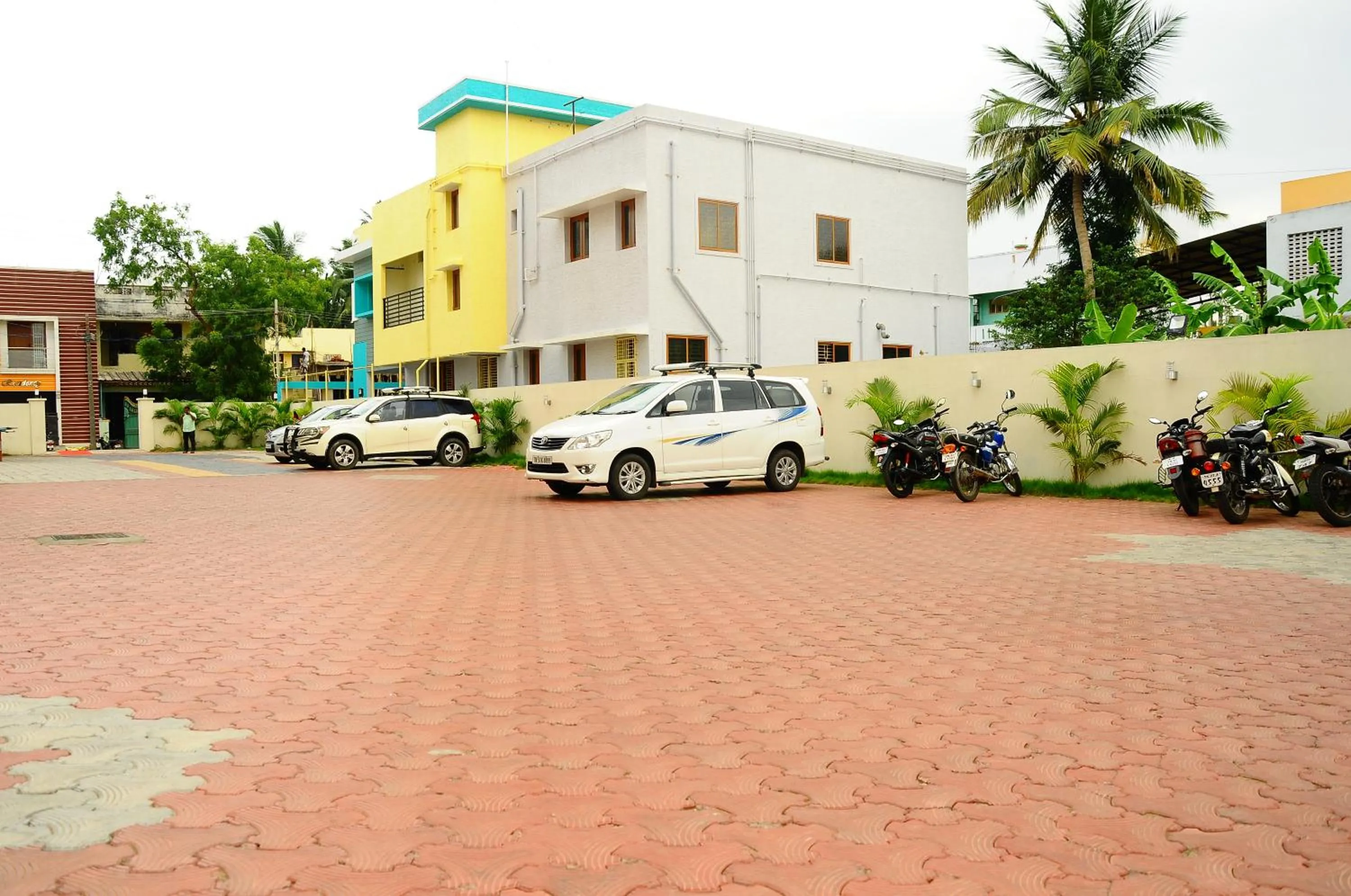 Hotel Aadhi