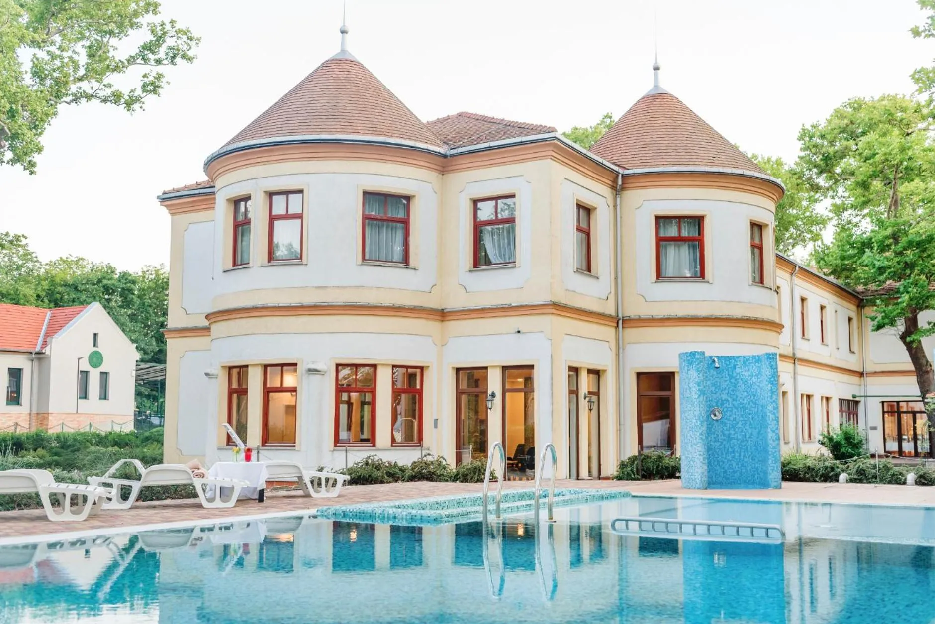 Swimming pool in Hotel Anna Villa