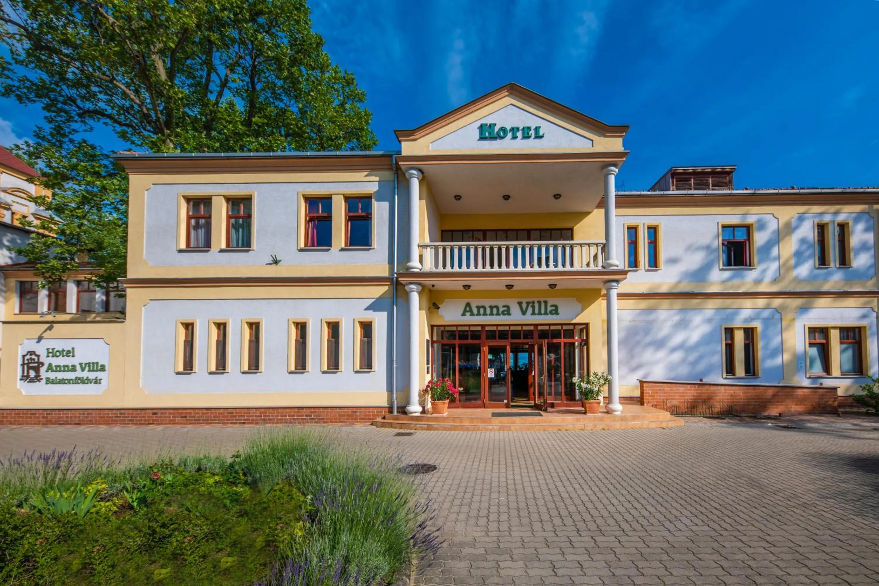 Facade/entrance in Hotel Anna Villa