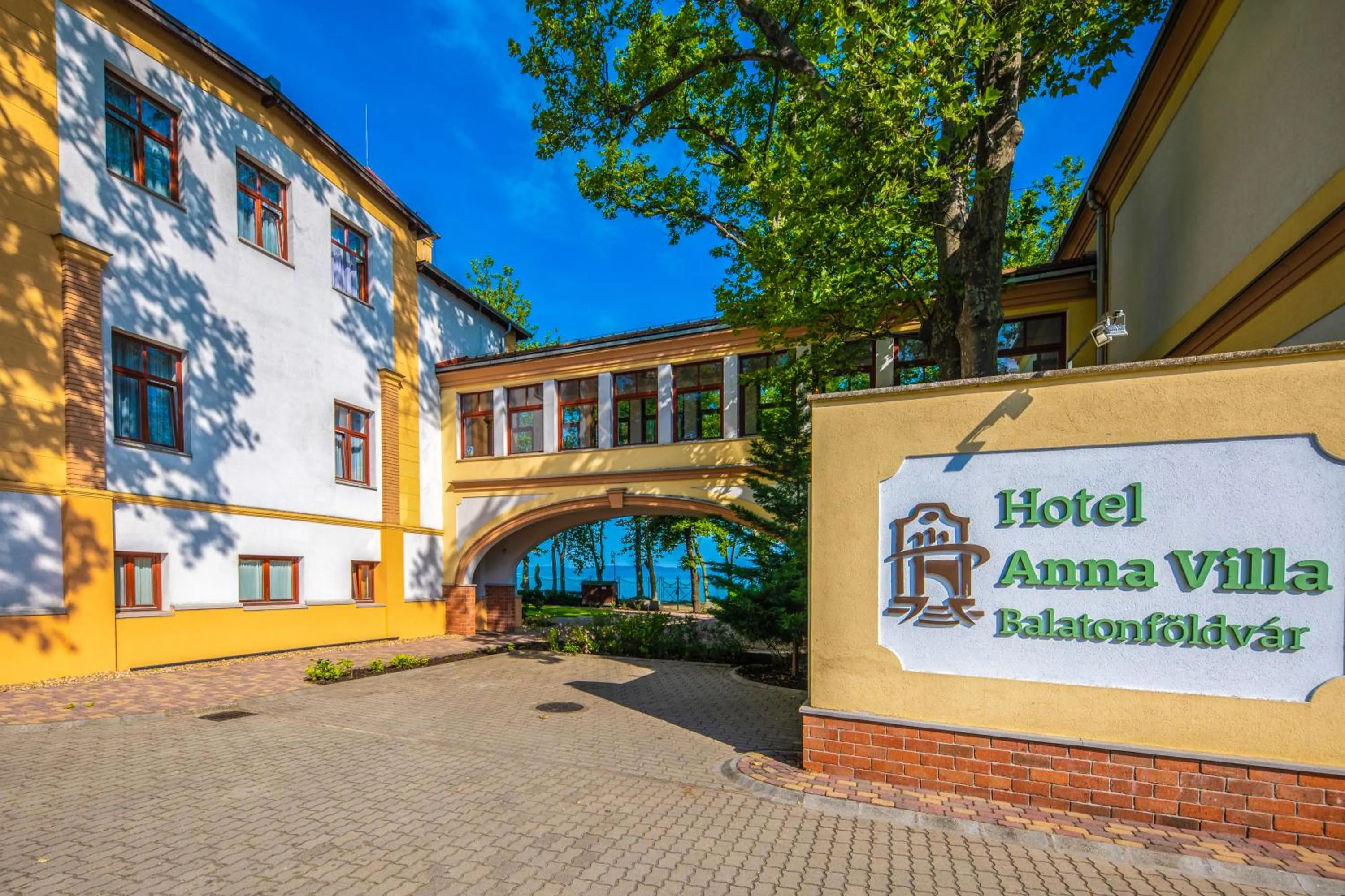 Property building in Hotel Anna Villa