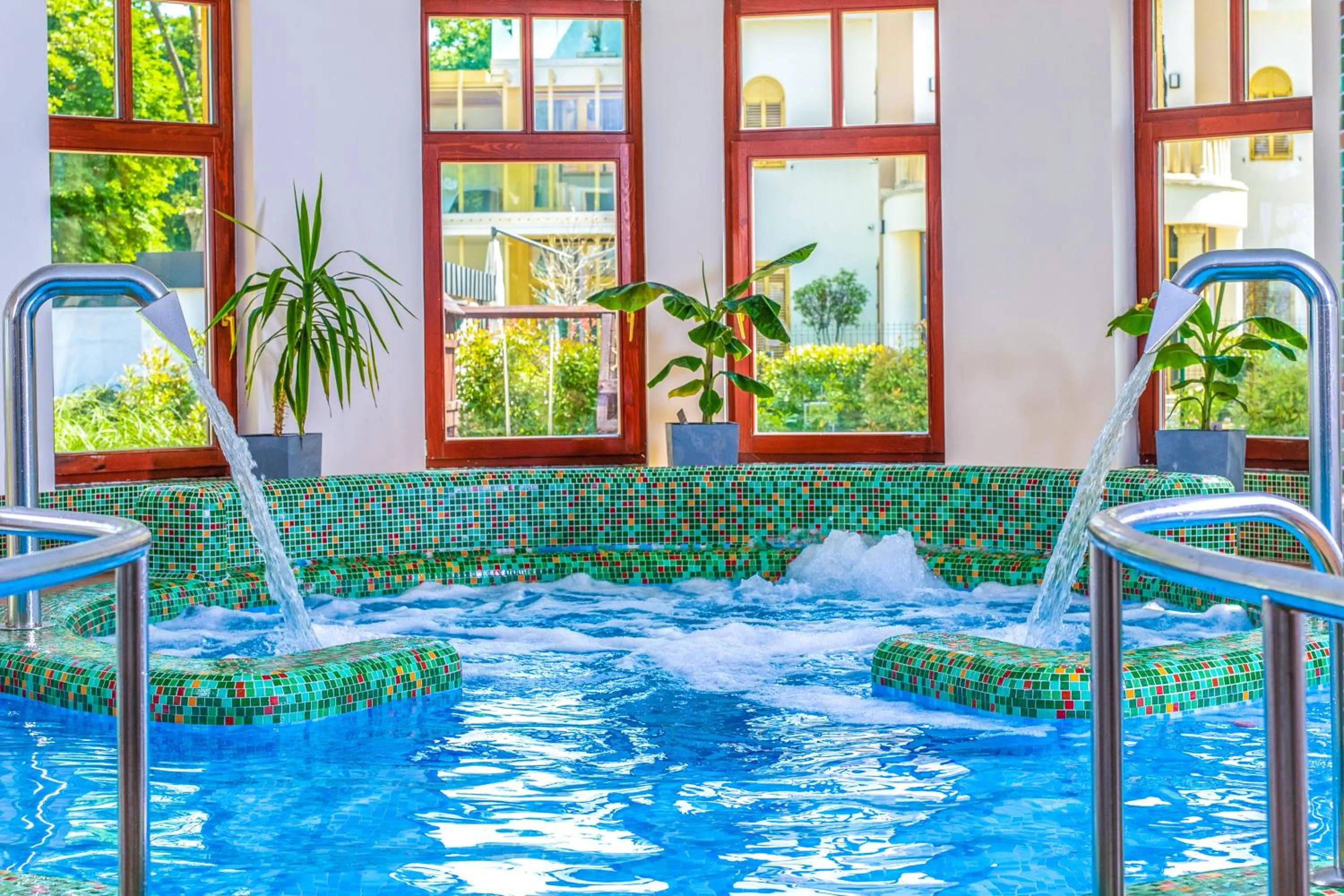 Swimming pool in Hotel Anna Villa