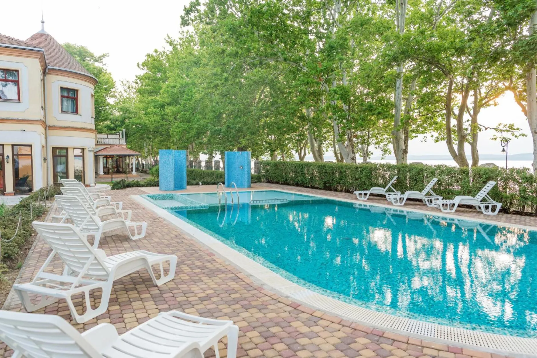 Swimming pool in Hotel Anna Villa