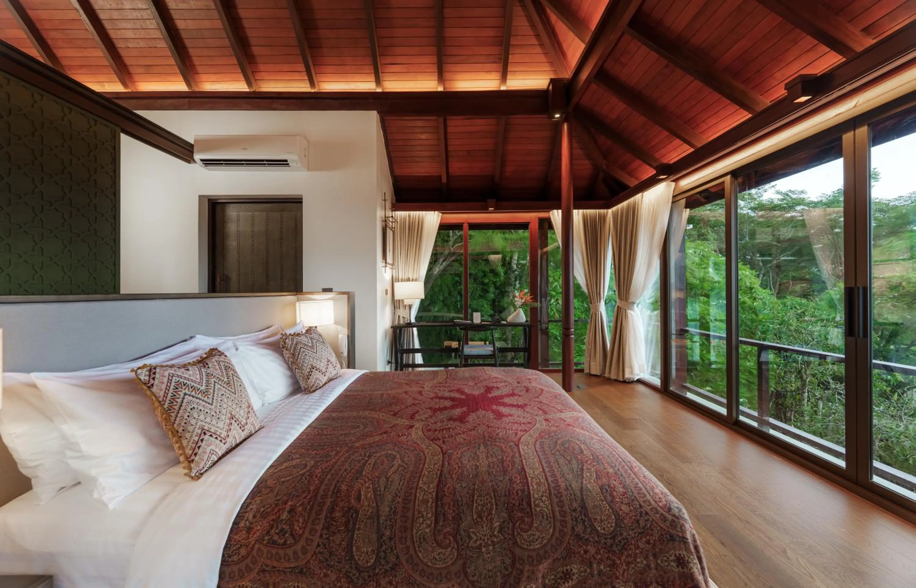 Bed in Villa Zolitude Resort & Spa - SHA Extra Plus