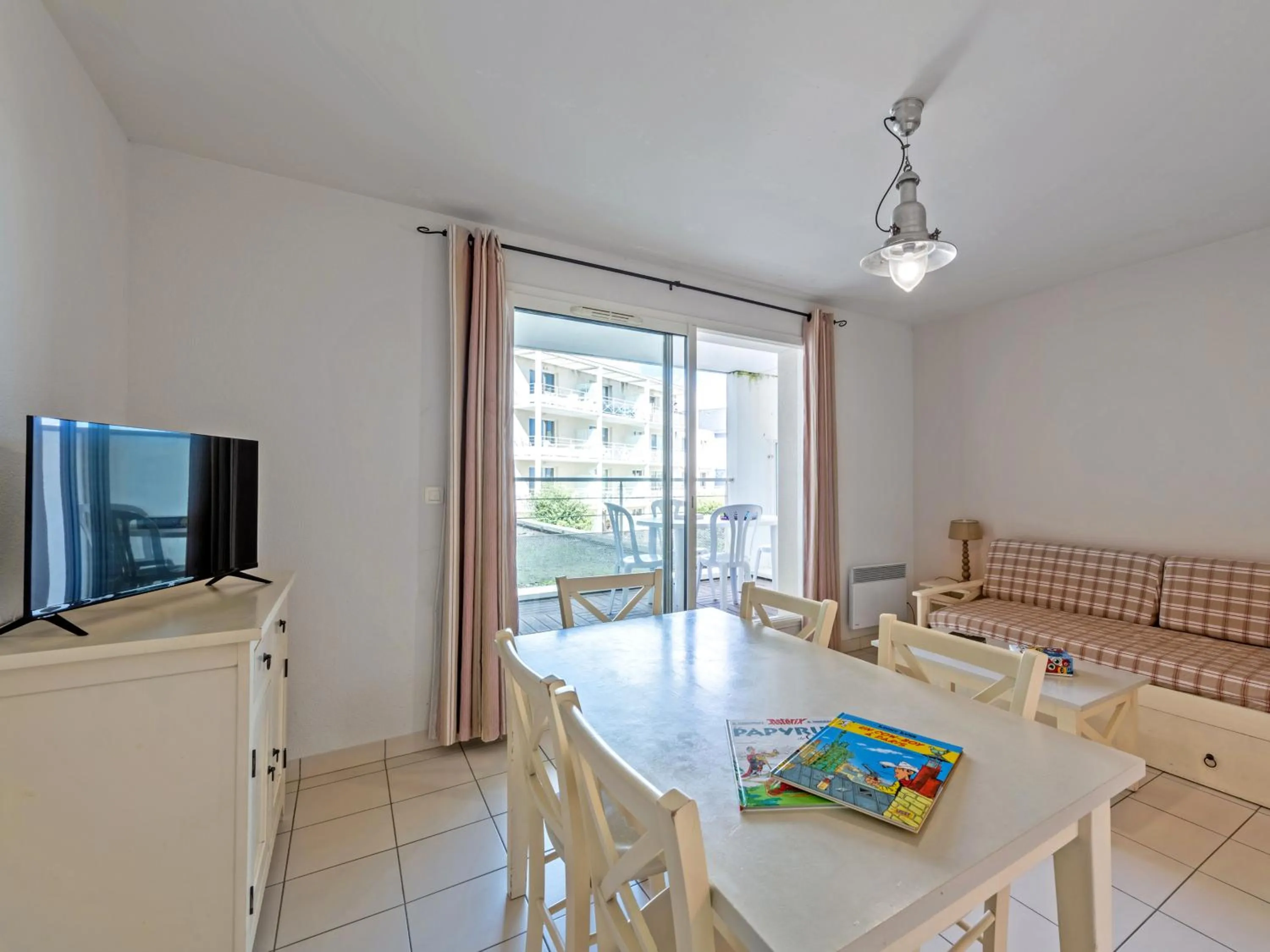 Dining area in Vacancéole - Le Domaine de Bertheaume