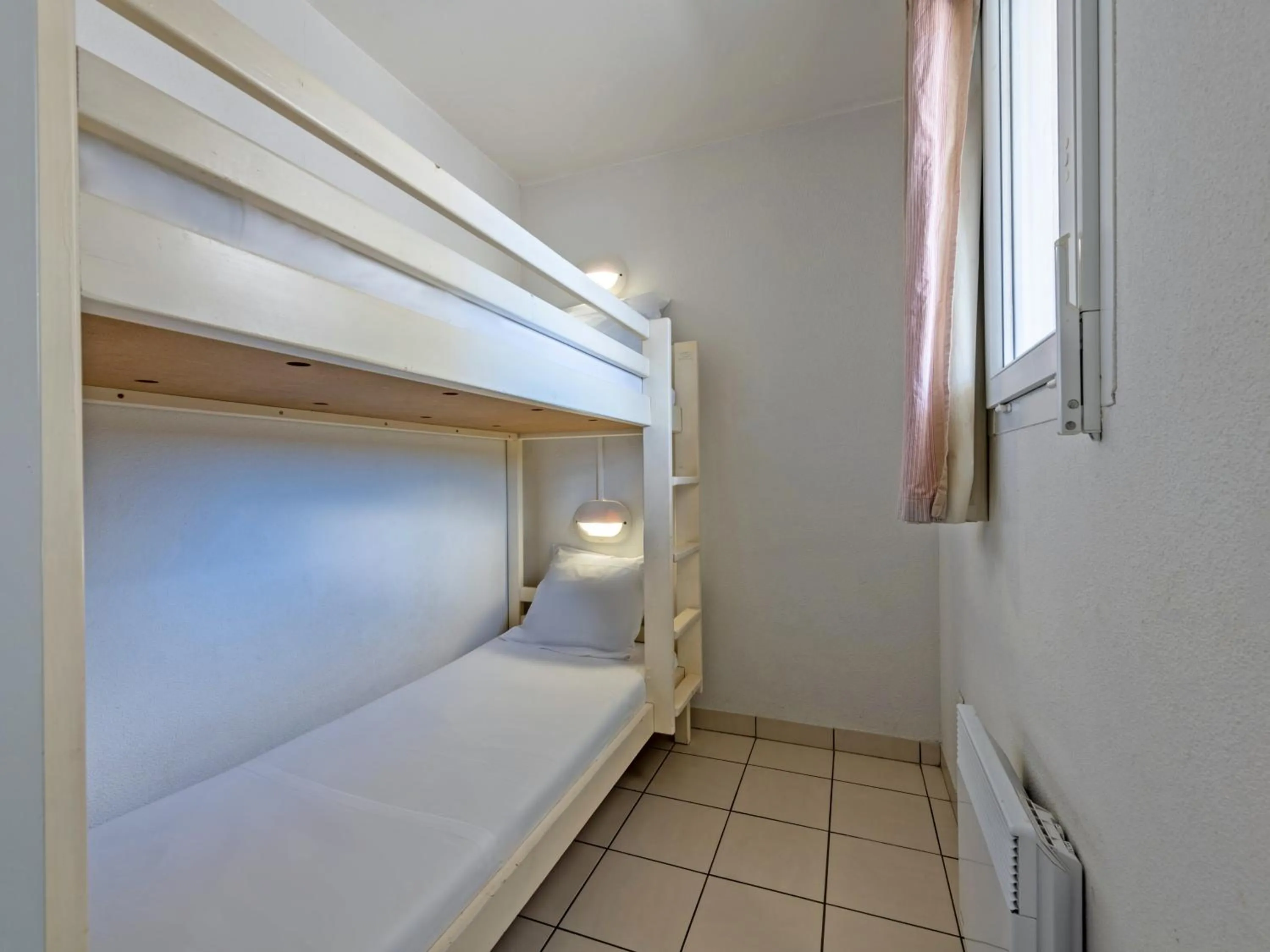 Bedroom, Bed in Vacancéole - Le Domaine de Bertheaume