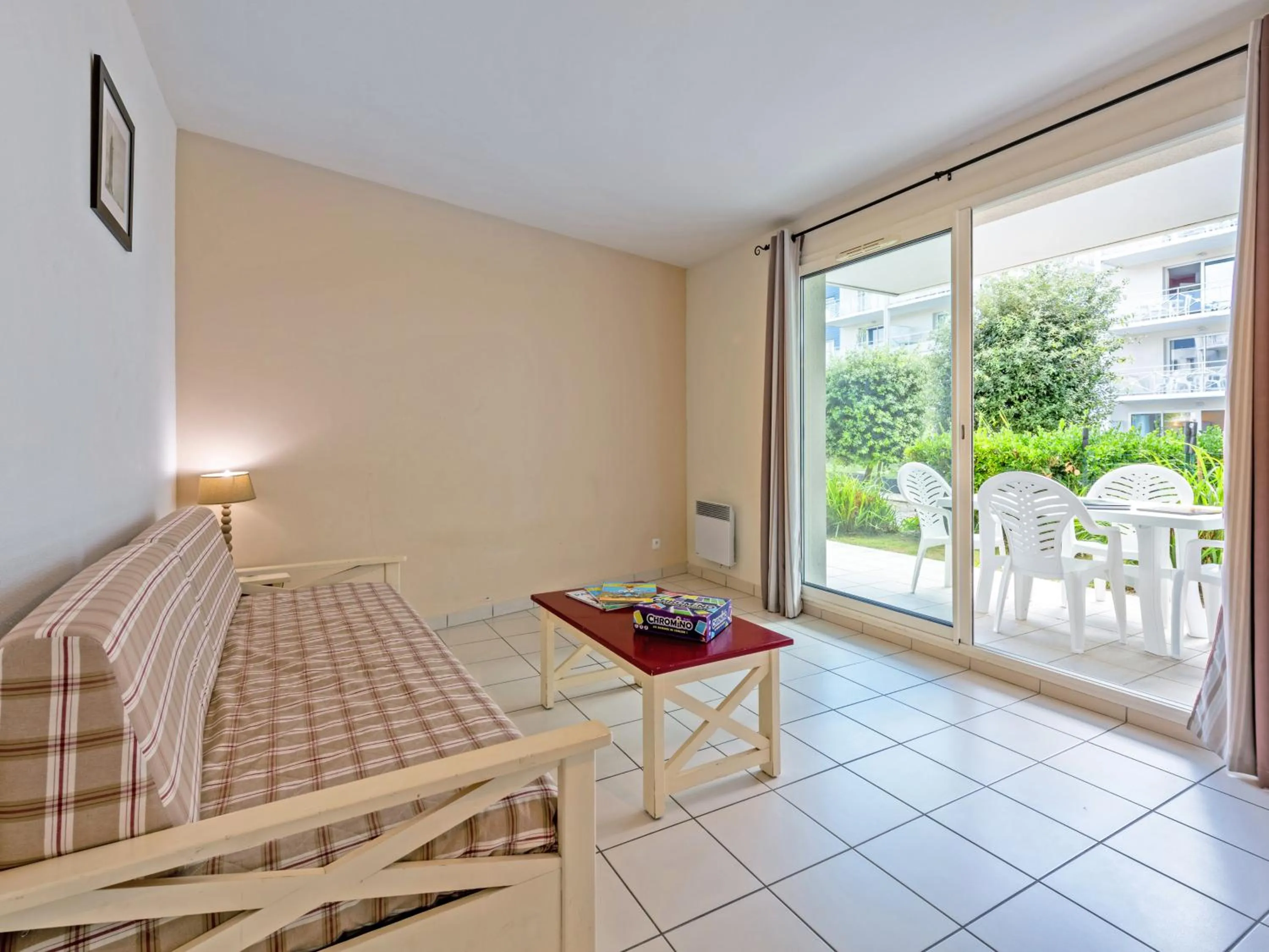 Living room, Bed in Vacancéole - Le Domaine de Bertheaume
