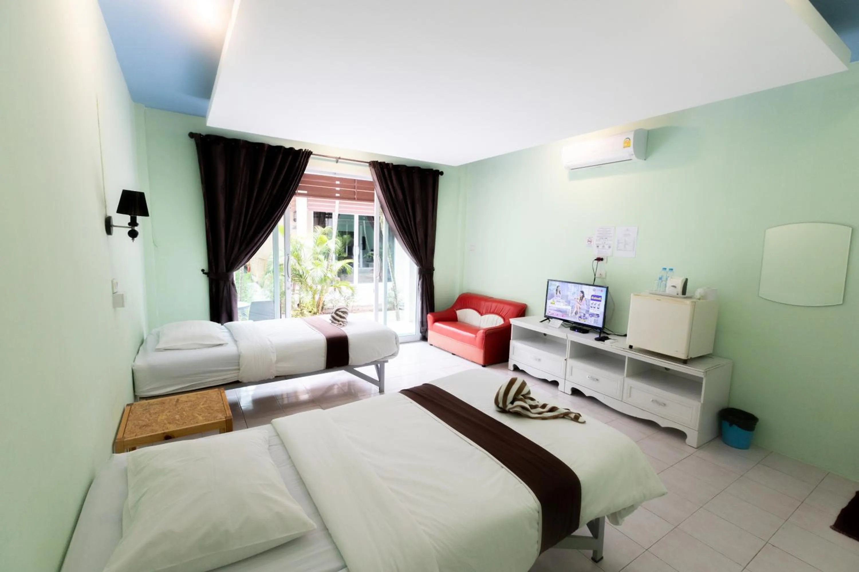 Bedroom, Bed in Best House Resort