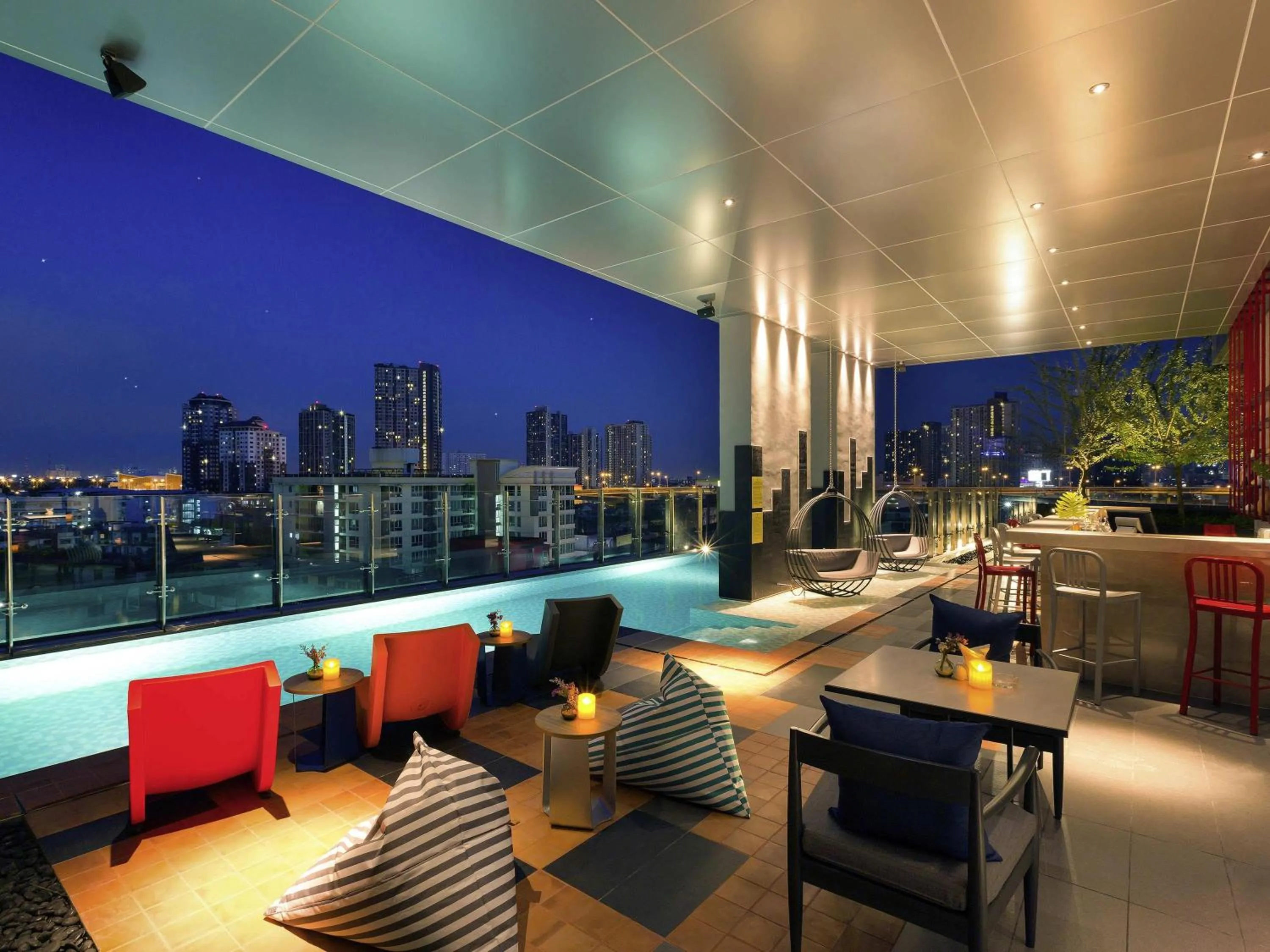 Lounge or bar in ibis Styles Bangkok Sukhumvit Phra Khanong