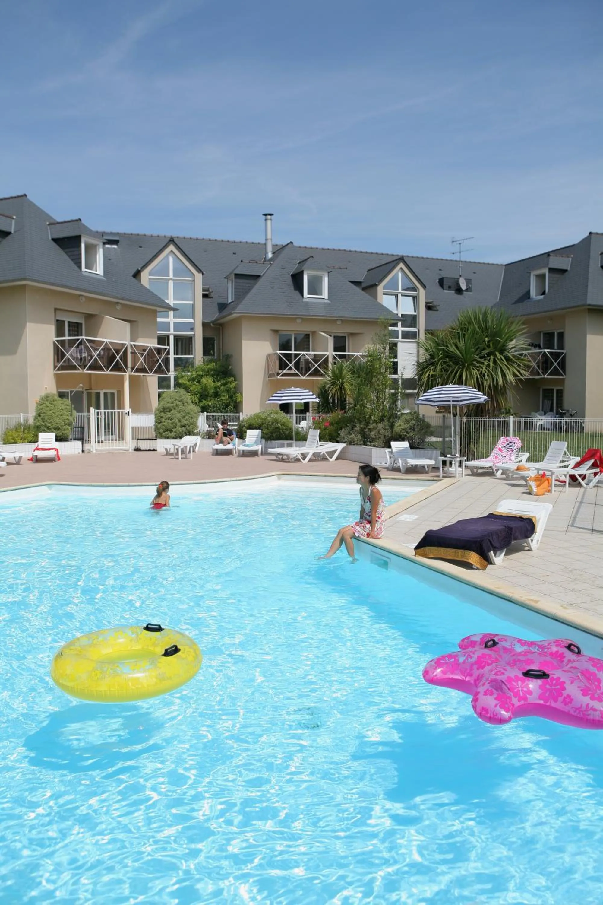 Swimming pool in Résidence Néméa Kermael