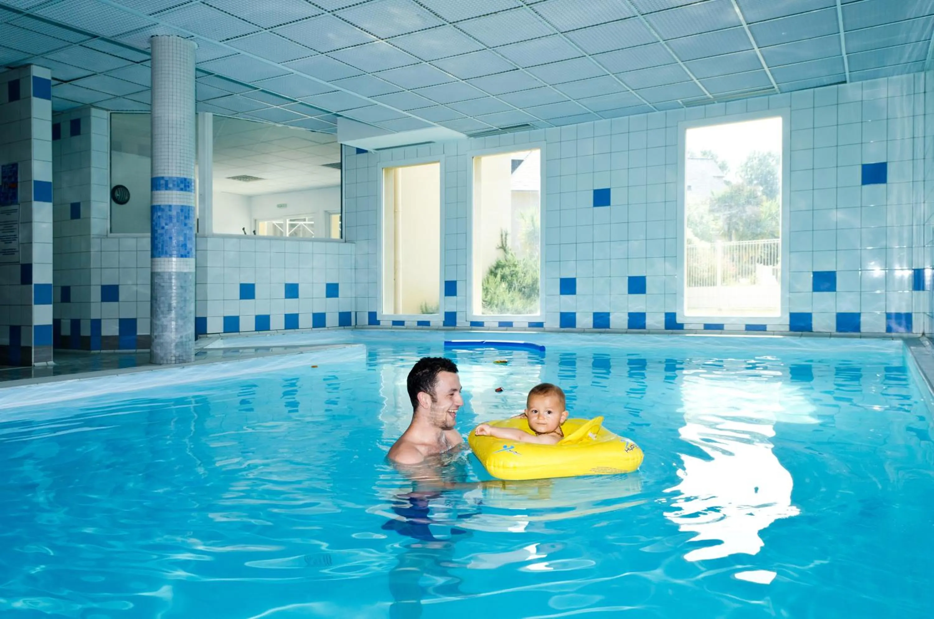 Swimming pool in Résidence Néméa Kermael