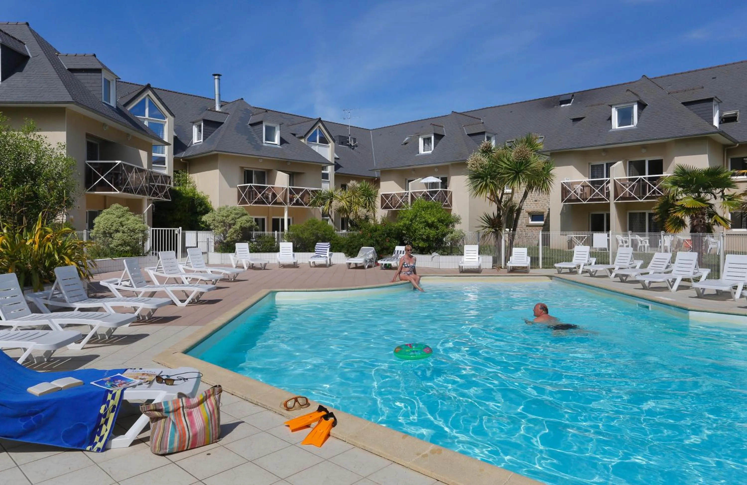 Swimming pool in Résidence Néméa Kermael