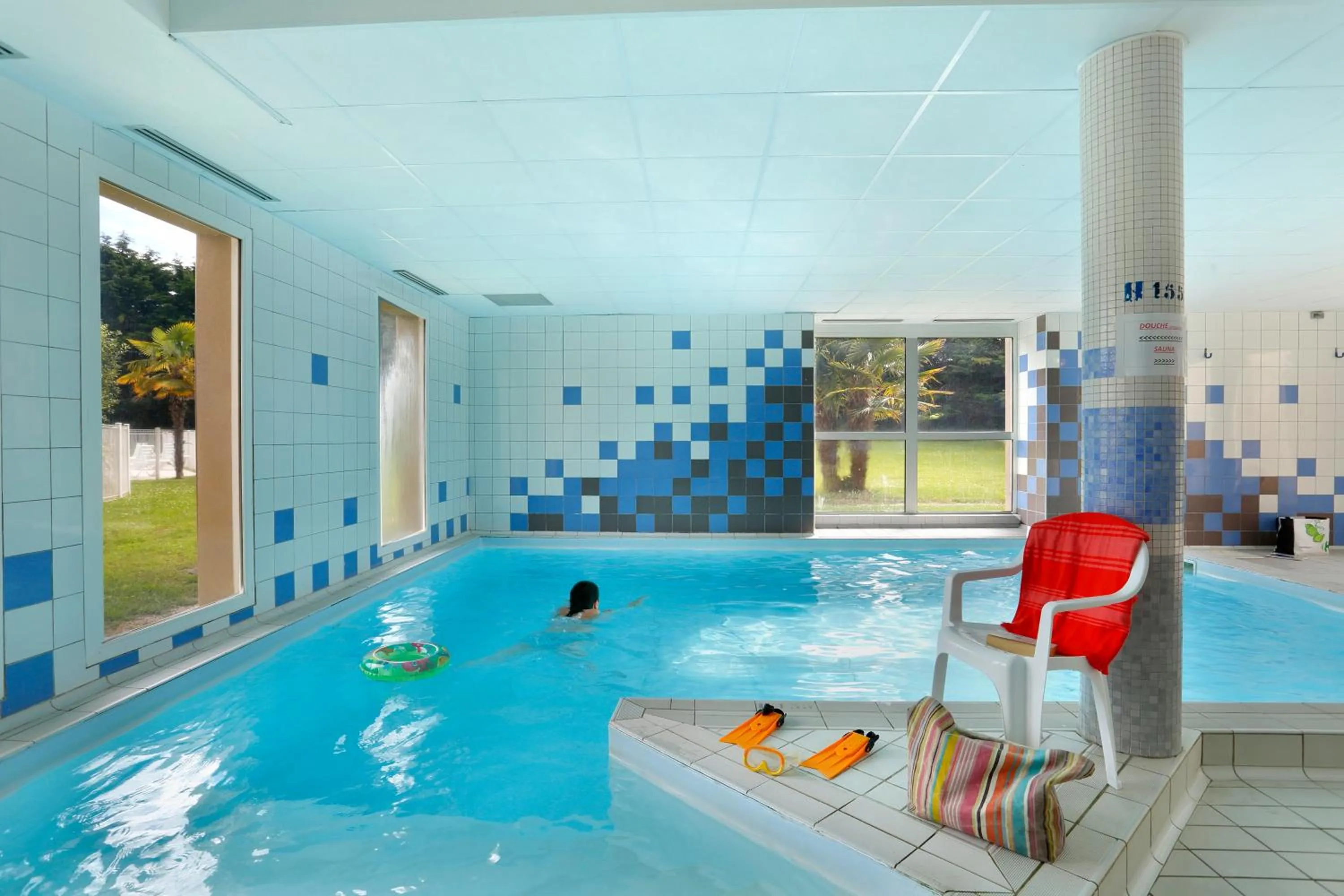 Swimming pool in Résidence Néméa Kermael