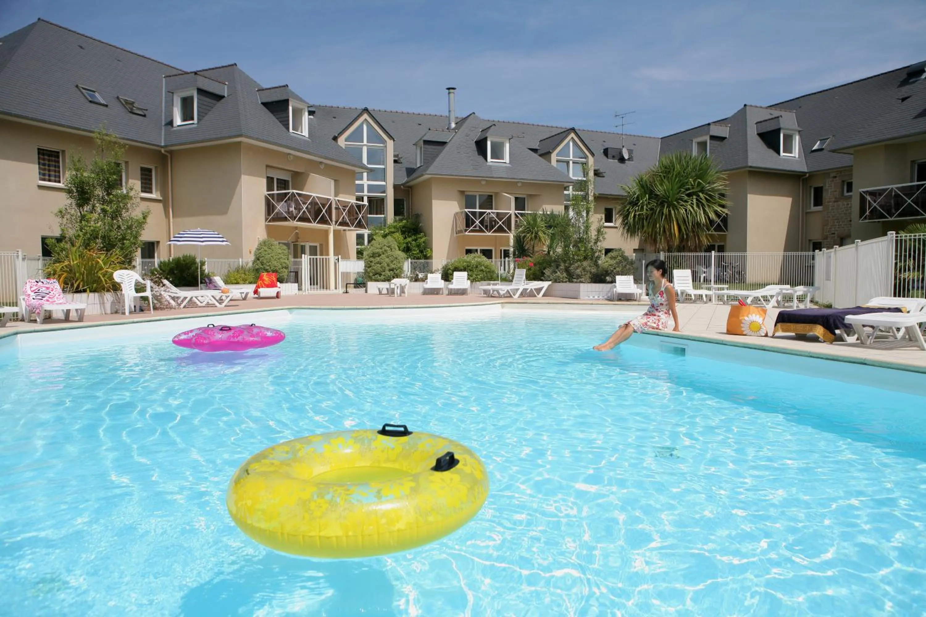 Swimming pool in Résidence Néméa Kermael