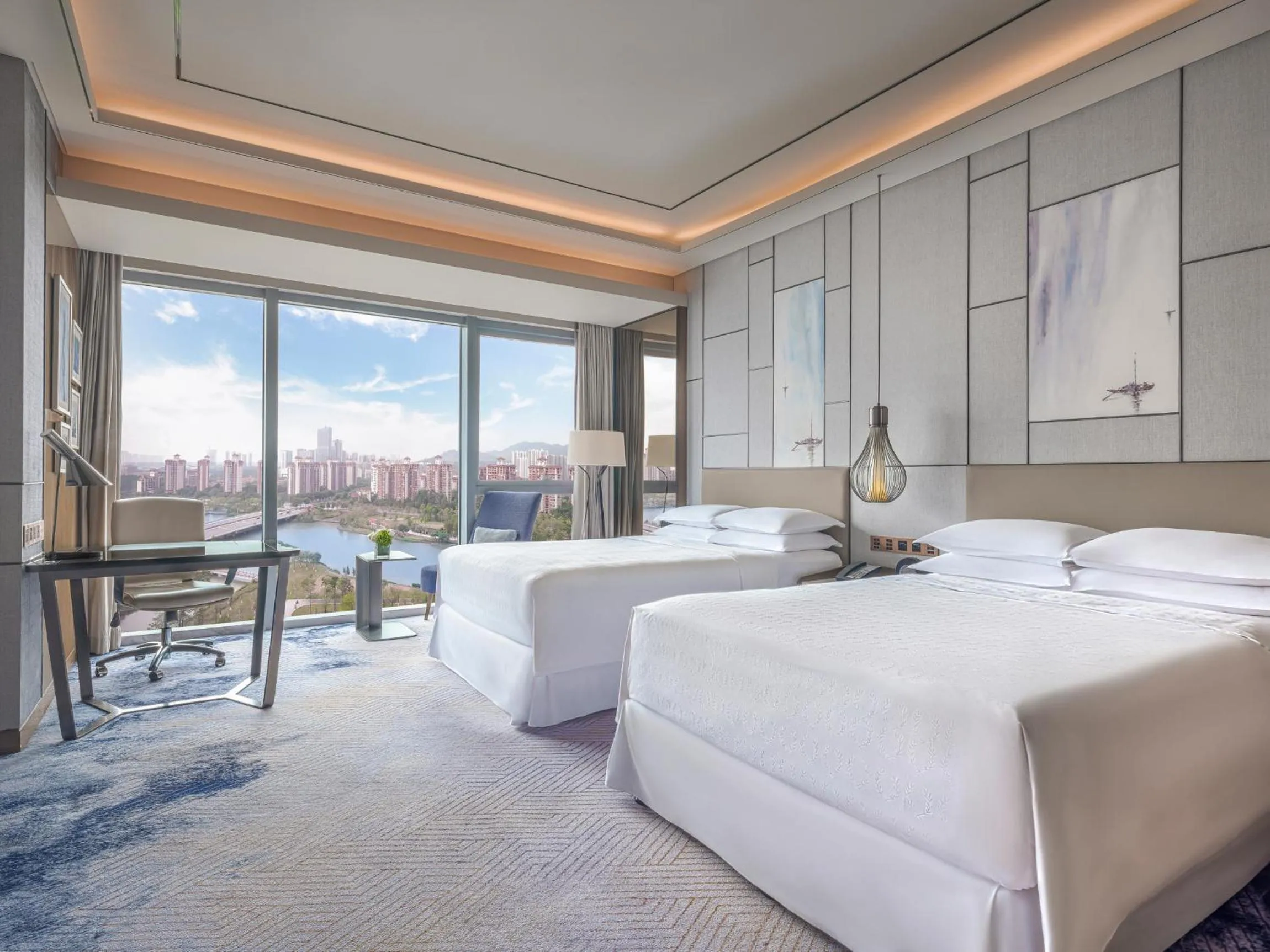 Living room, Bed in Sheraton Guangzhou Nansha Hotel