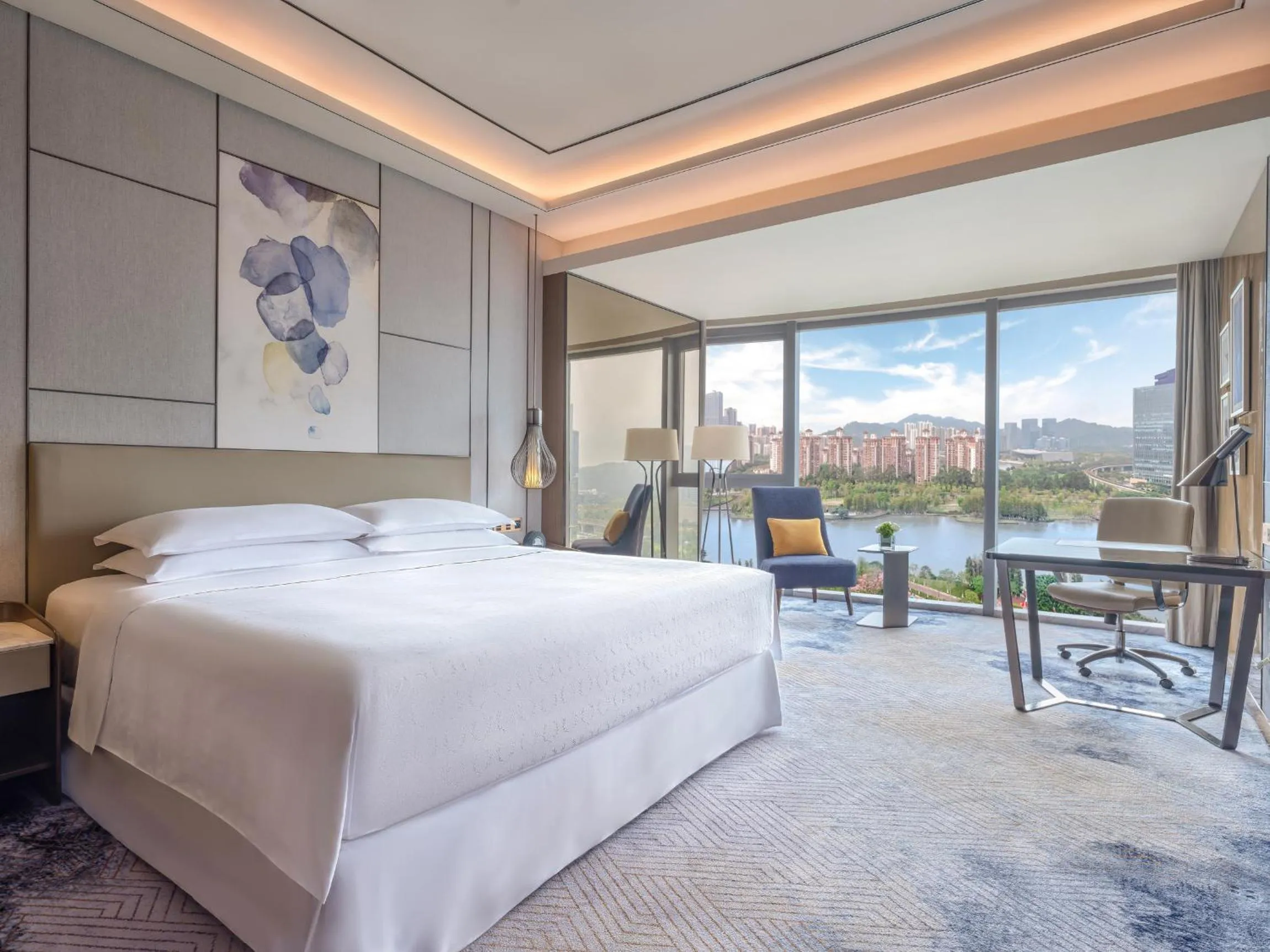 Living room, Bed in Sheraton Guangzhou Nansha Hotel