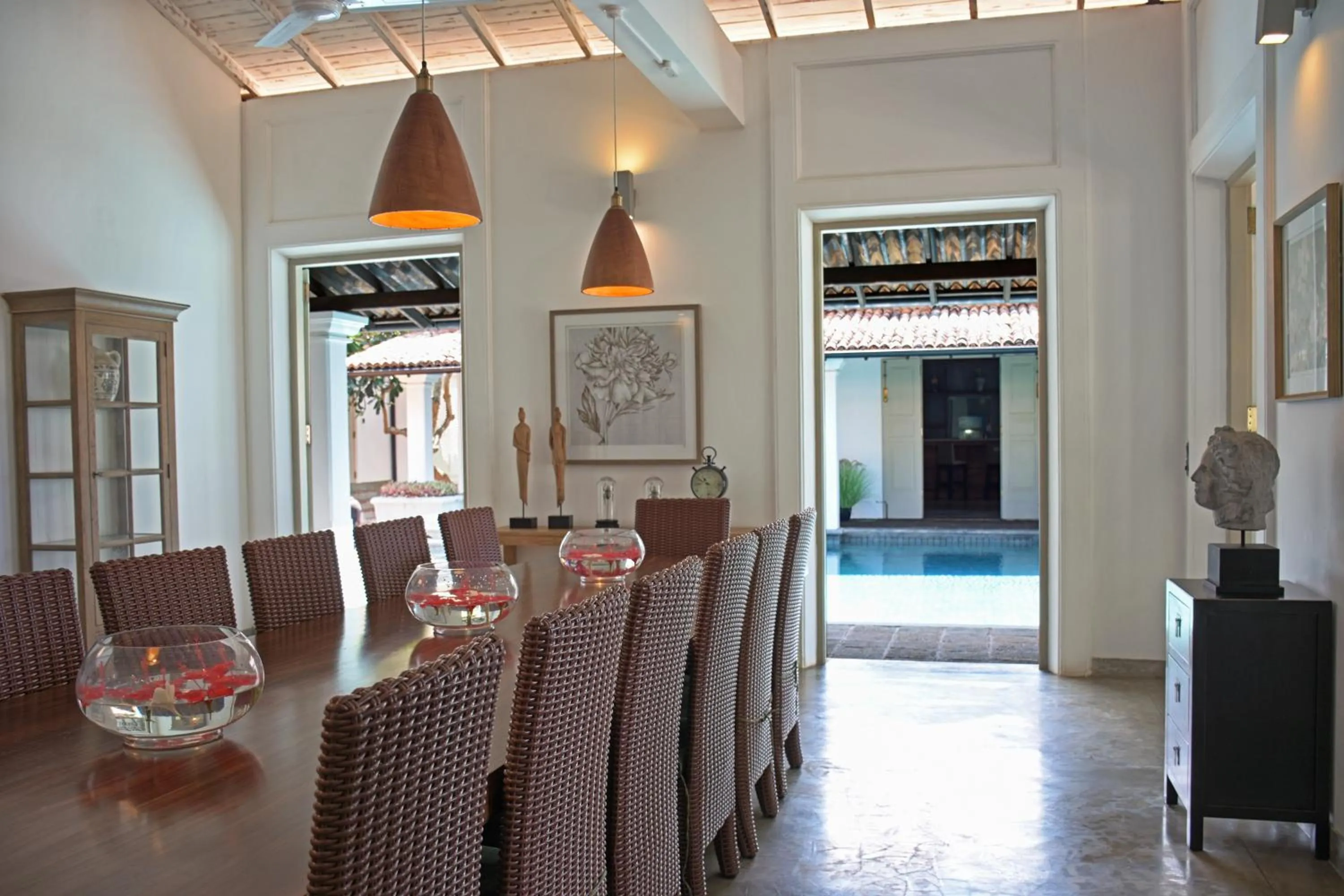 Dining area in Era Beach