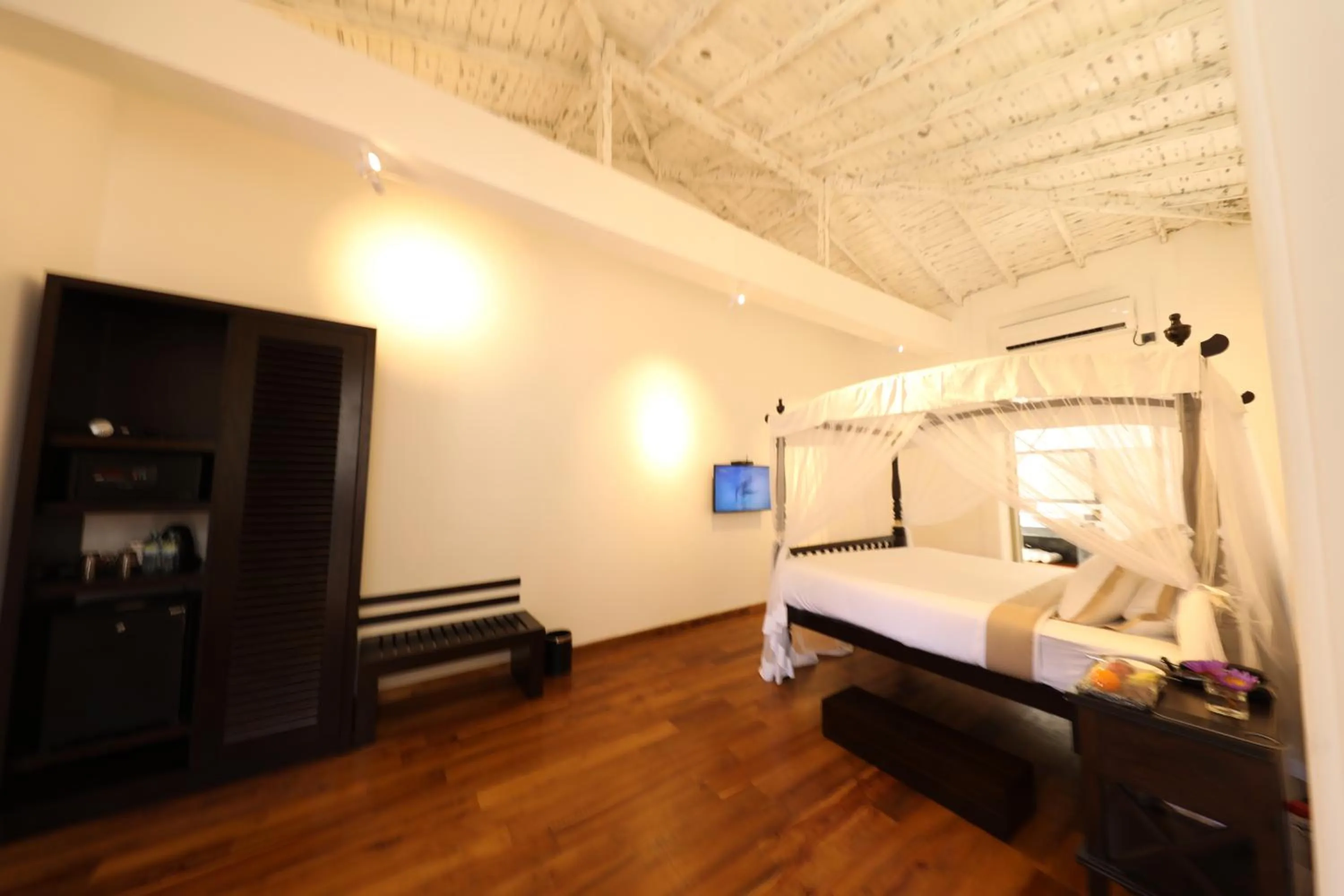 Bedroom, Bed in Era Beach