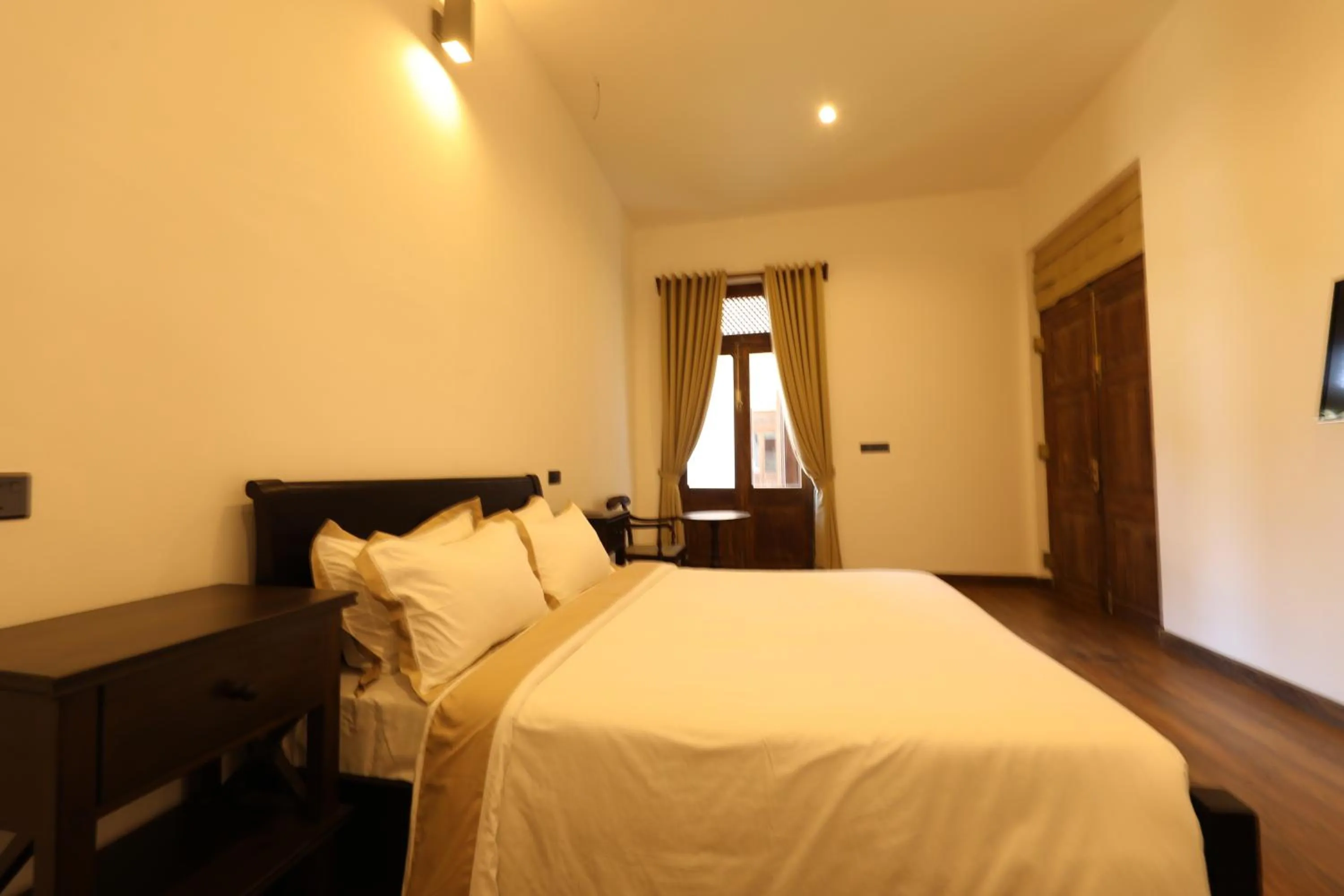 Bedroom, Bed in Era Beach