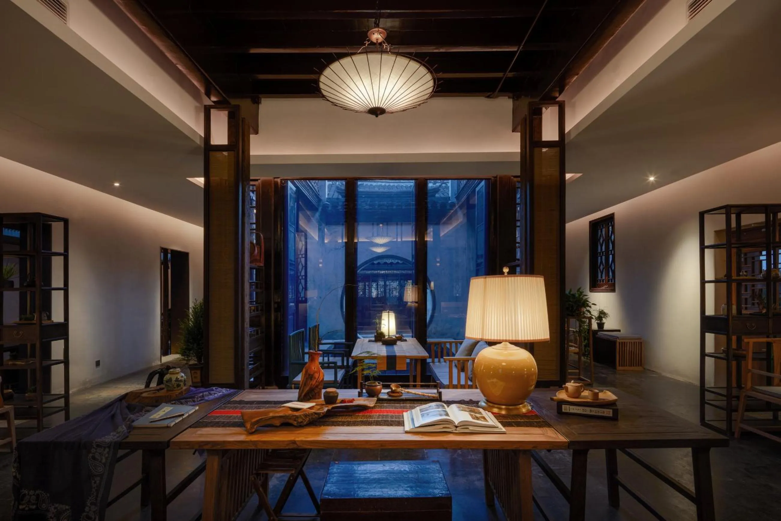 Restaurant/places to eat in Uin Oriental Hotel