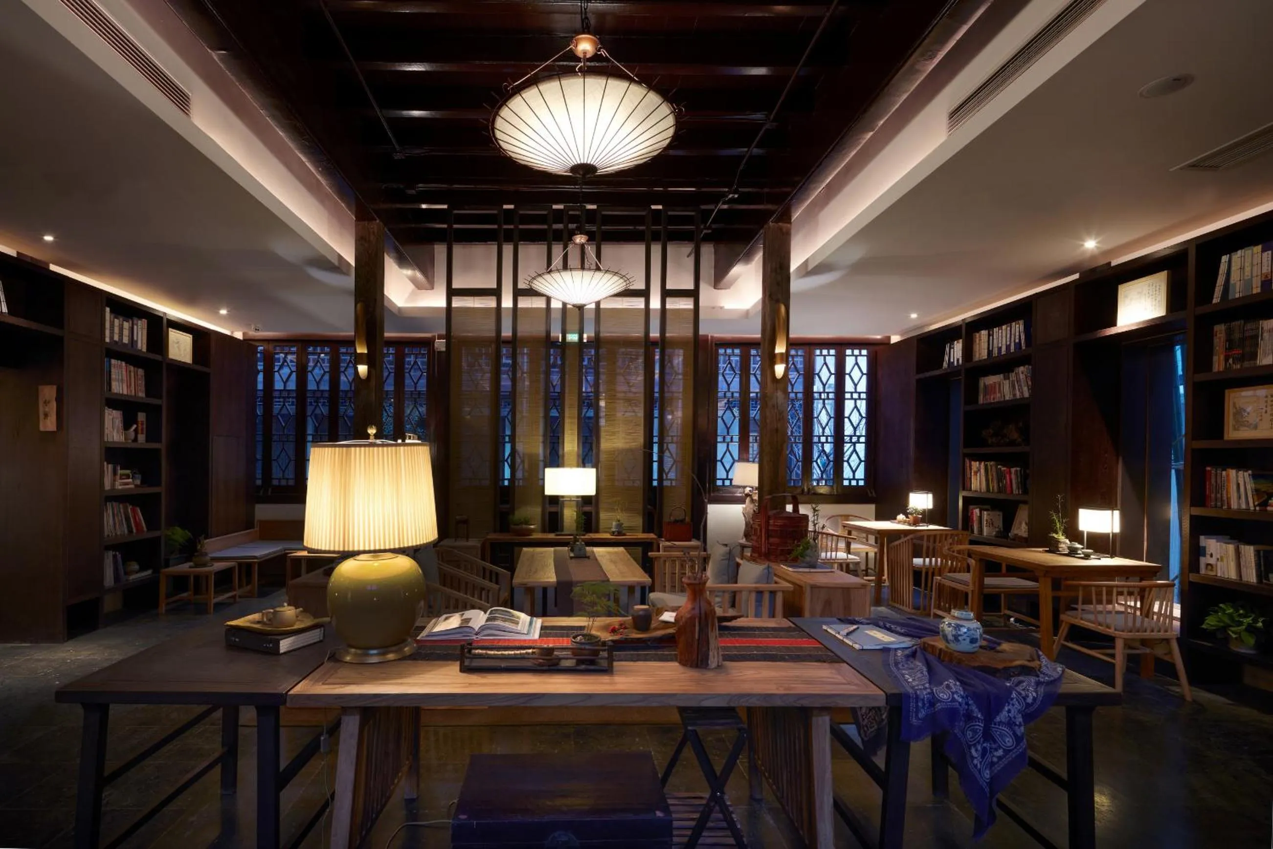 Restaurant/places to eat in Uin Oriental Hotel