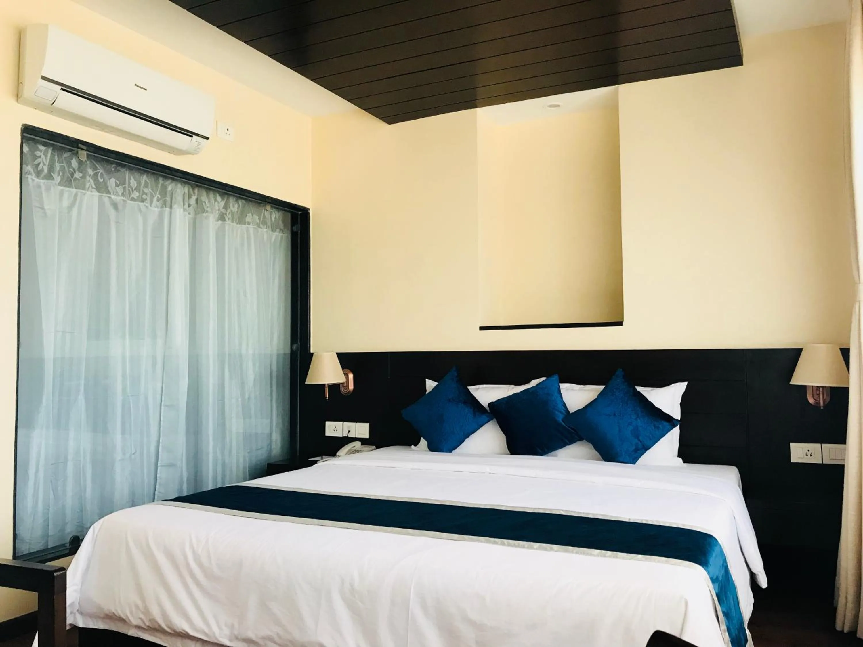 Bedroom, Bed in Kaveri Inn