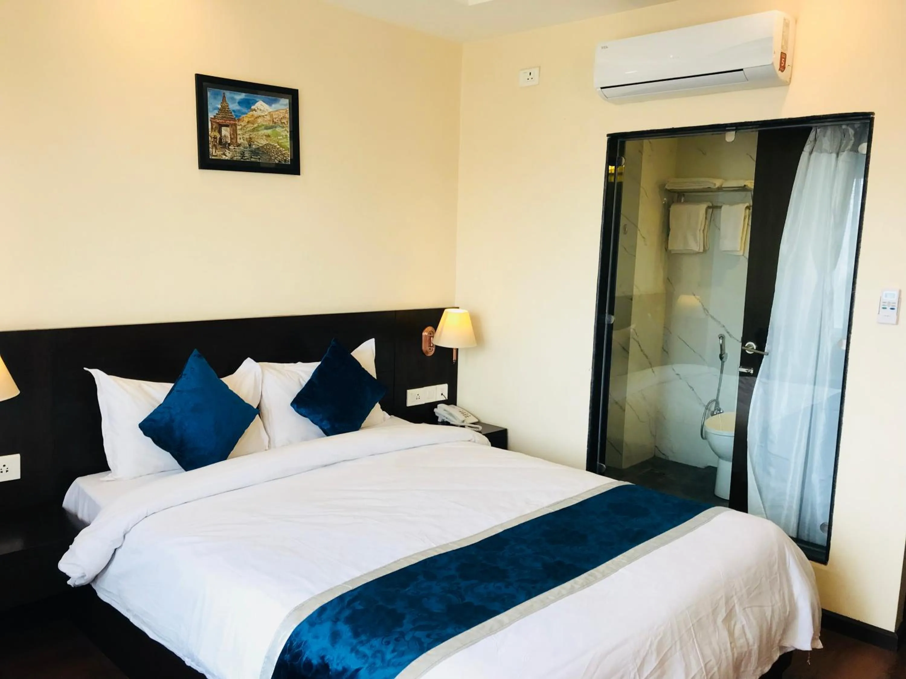 Bedroom, Bed in Kaveri Inn