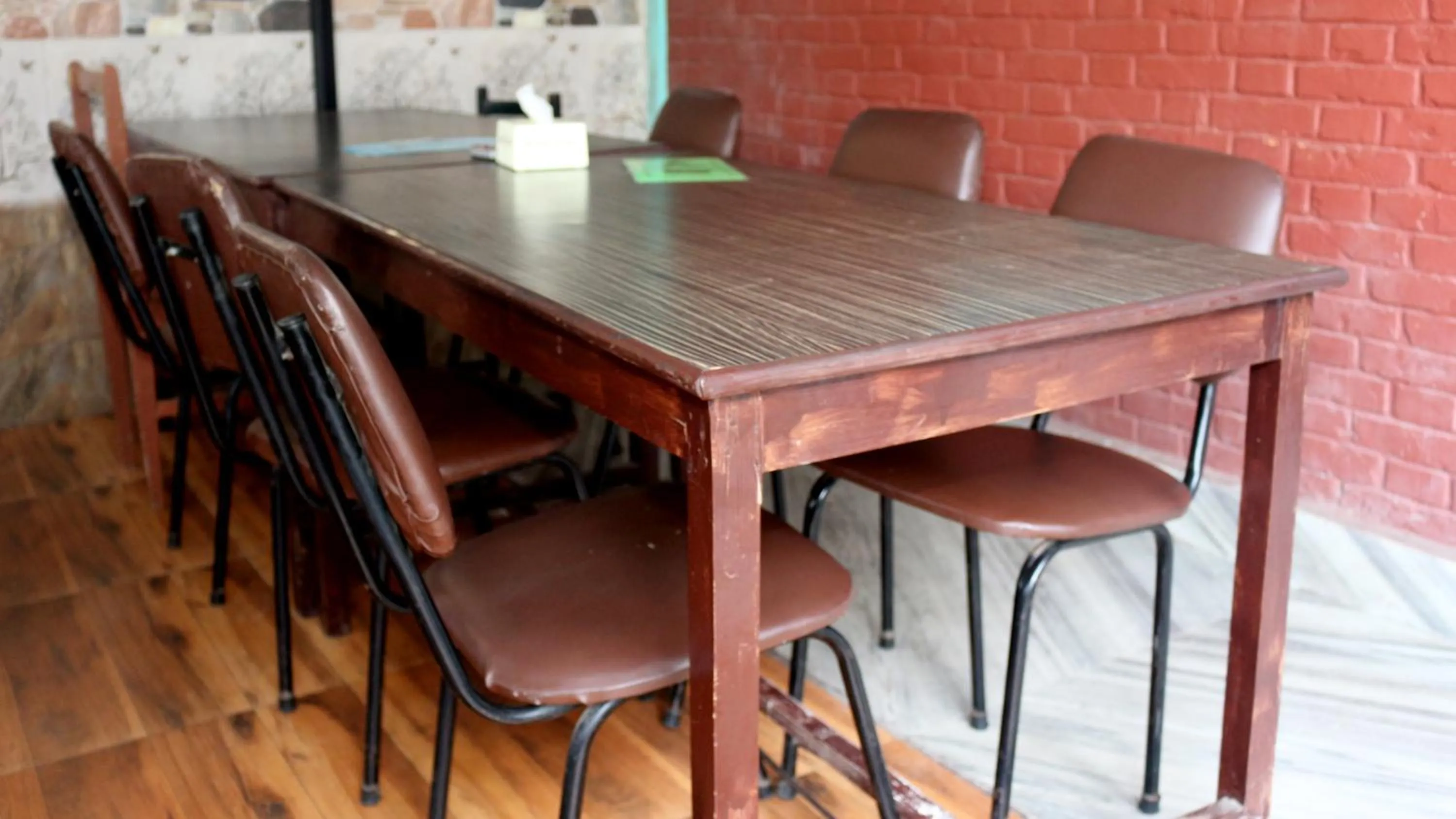 Food and drinks in Harry Guest House & Restaurant