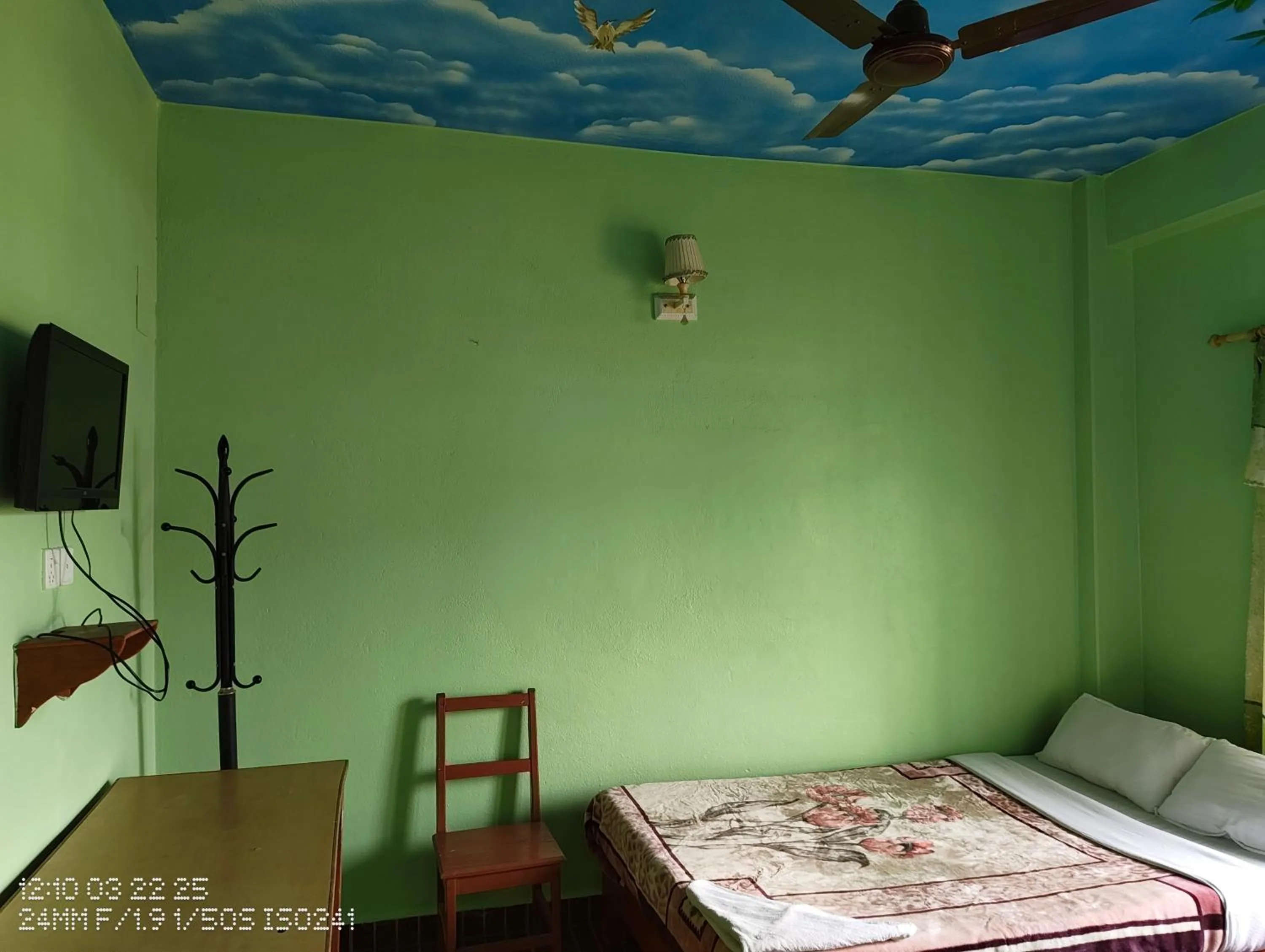 Photo of the whole room, Bed in Harry Guest House & Restaurant