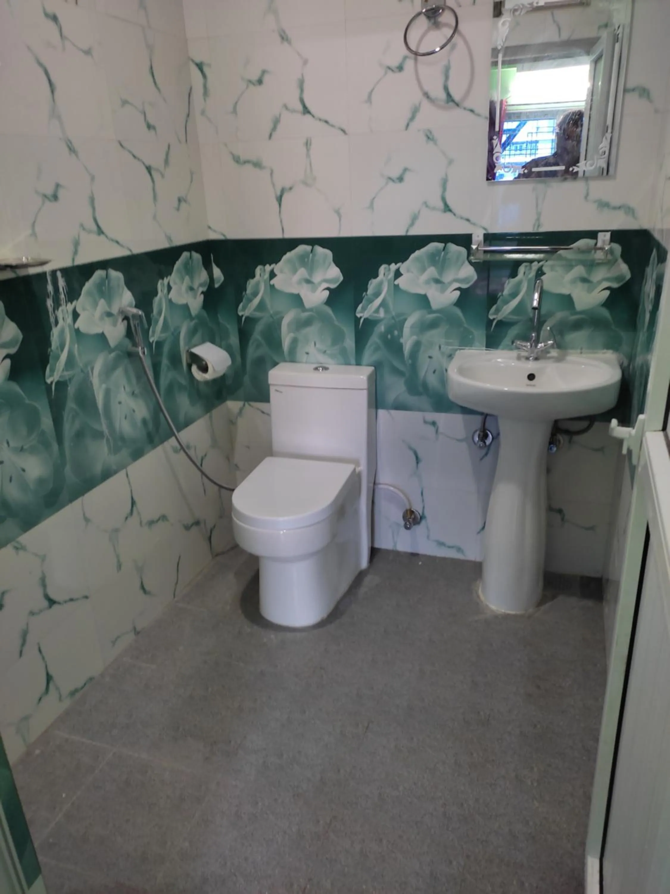 Bathroom in Harry Guest House & Restaurant