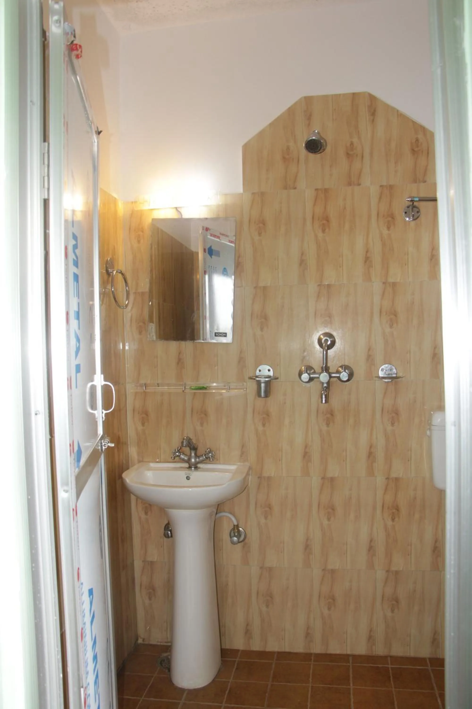 Bathroom in Harry Guest House & Restaurant