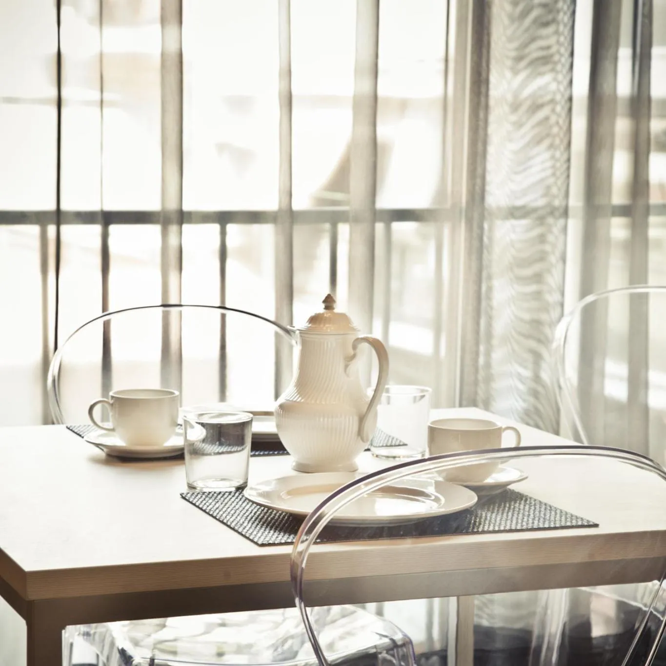 Dining area in Up Suites BCN