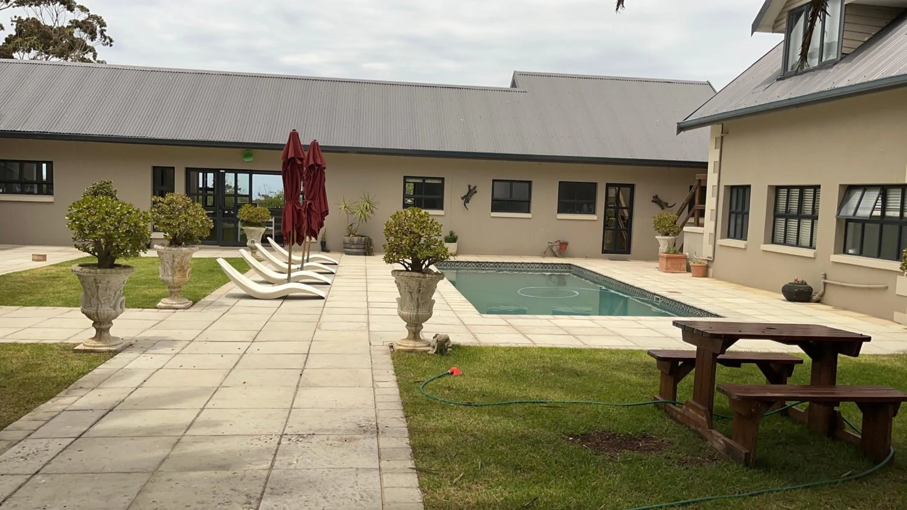 Inner courtyard view in Stoneridge farm