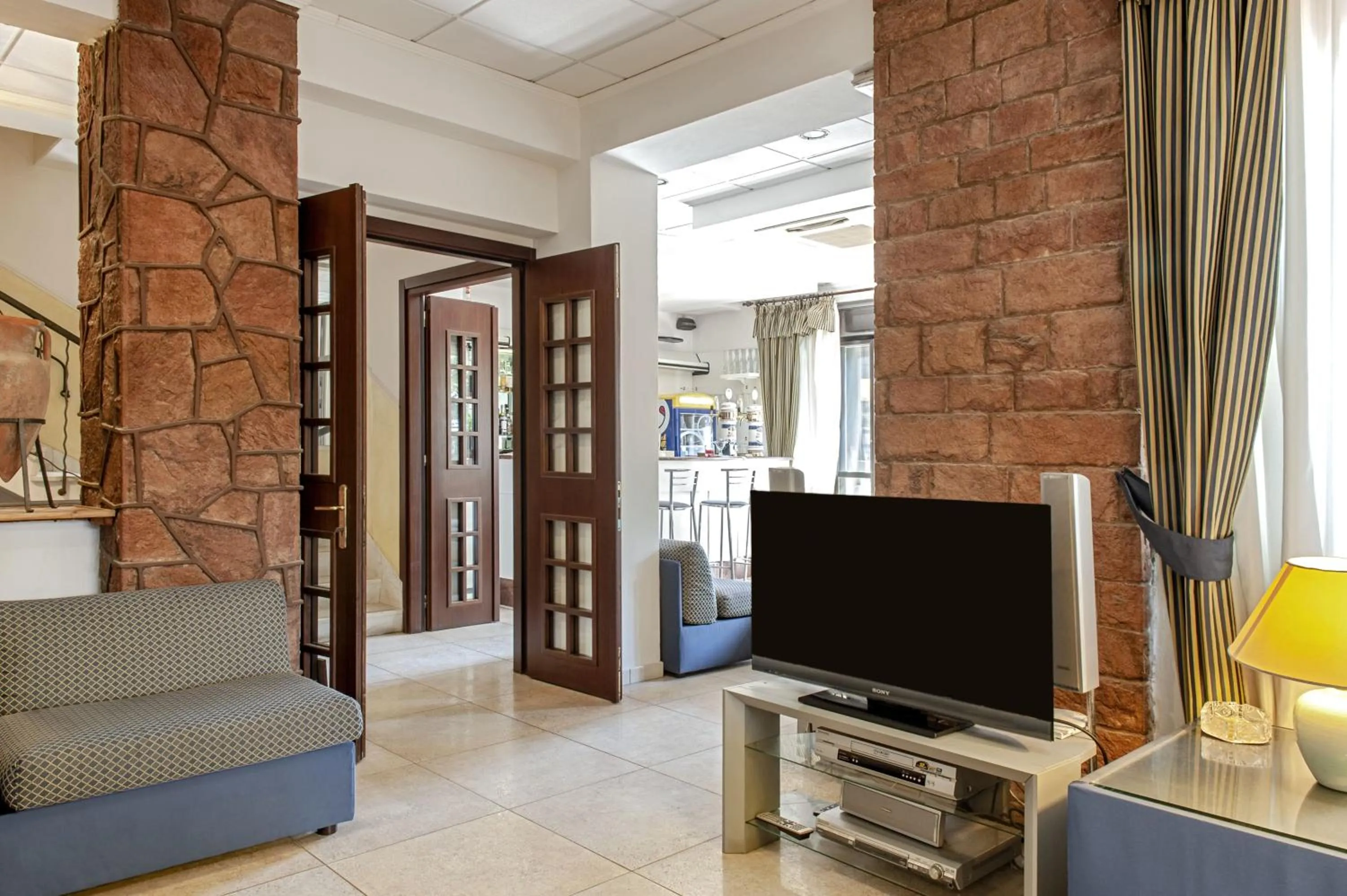 Communal lounge/ TV room in Hotel Villa Lo Scoglietto