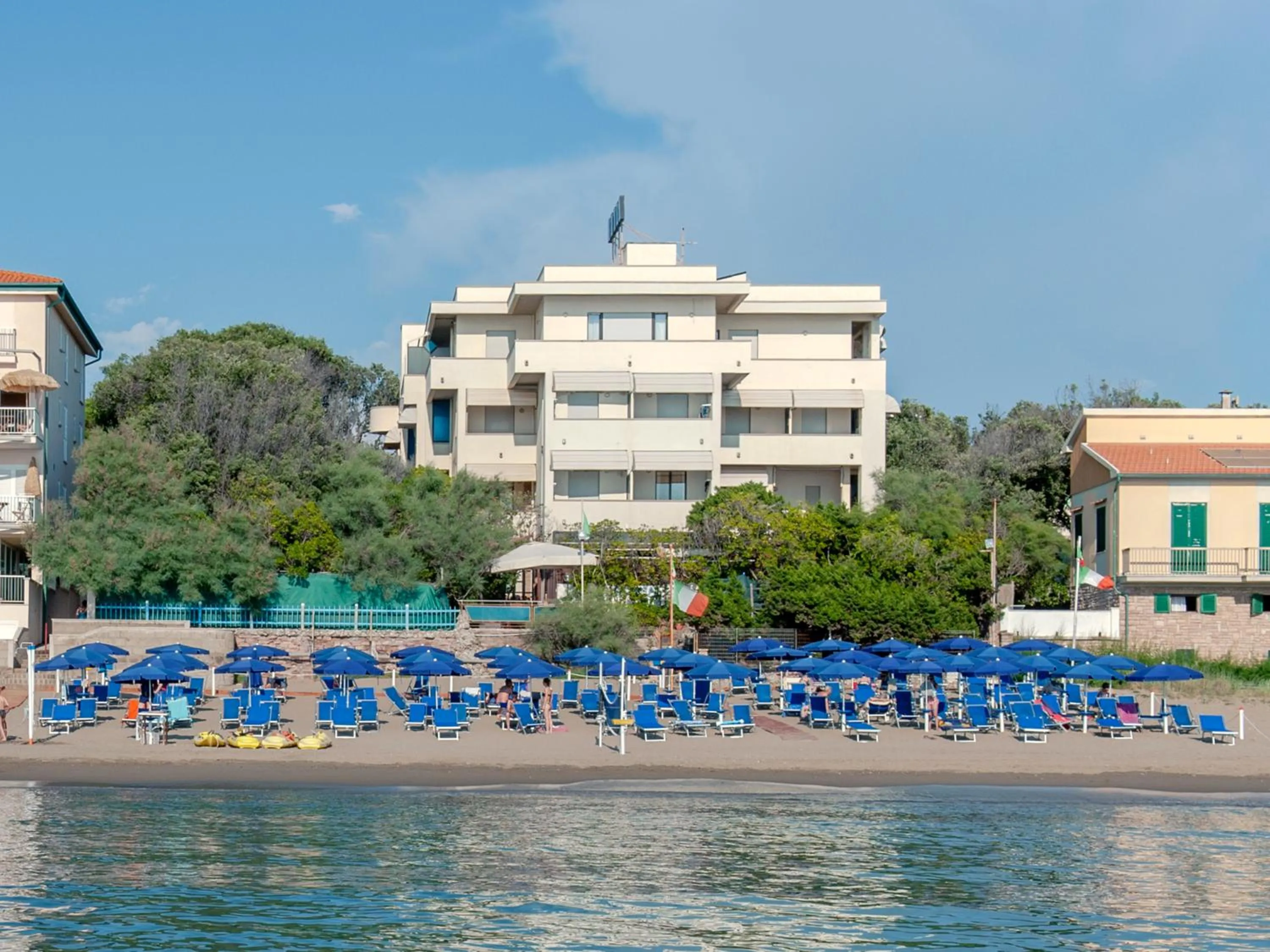 Property building in Hotel Villa Lo Scoglietto