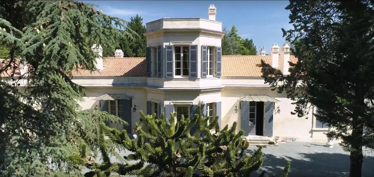 Property building in Château la Moune