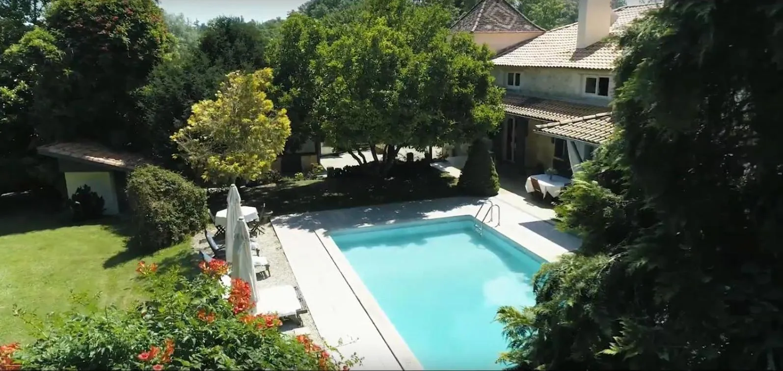 Property building in Château la Moune