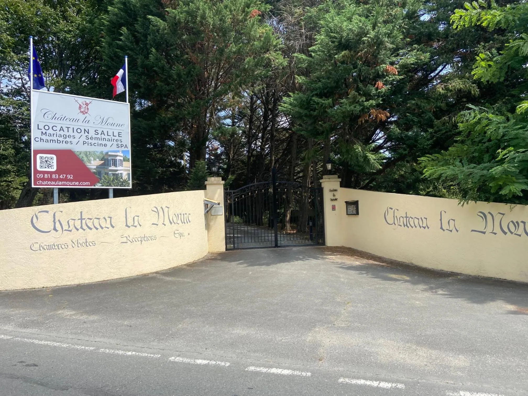 Facade/entrance in Château la Moune