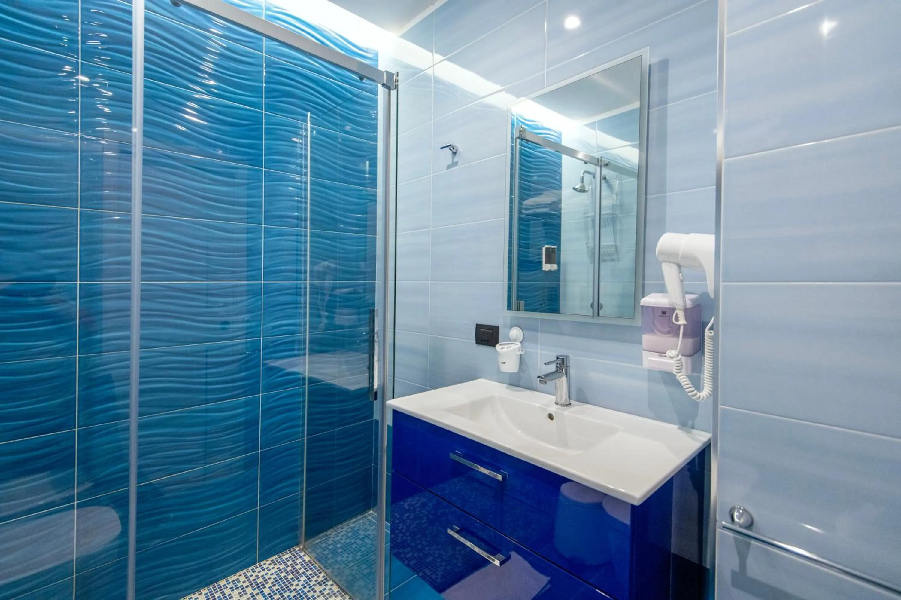 Shower in STARITA BED & PIZZA