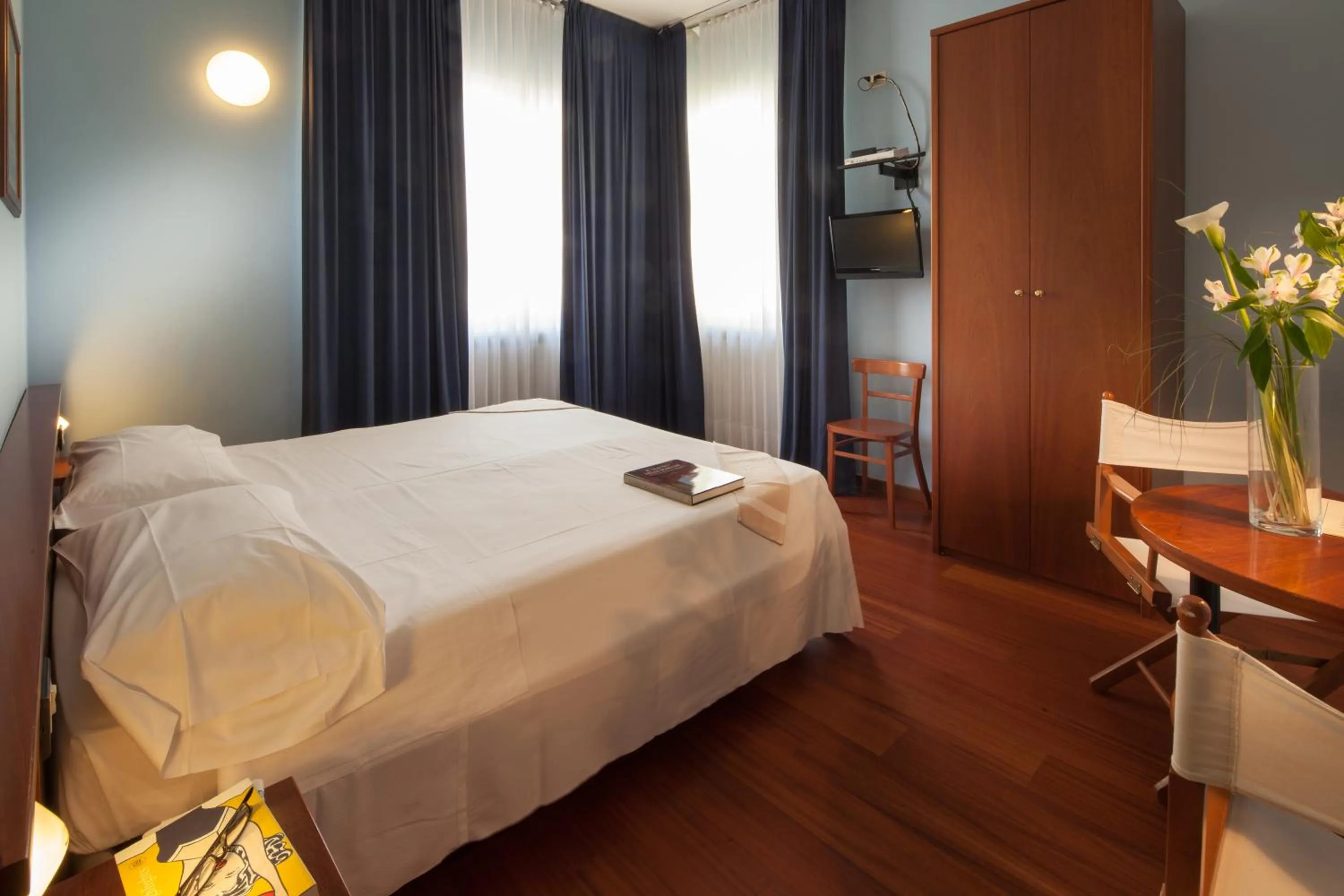 Day, Bed in Hotel Mariani