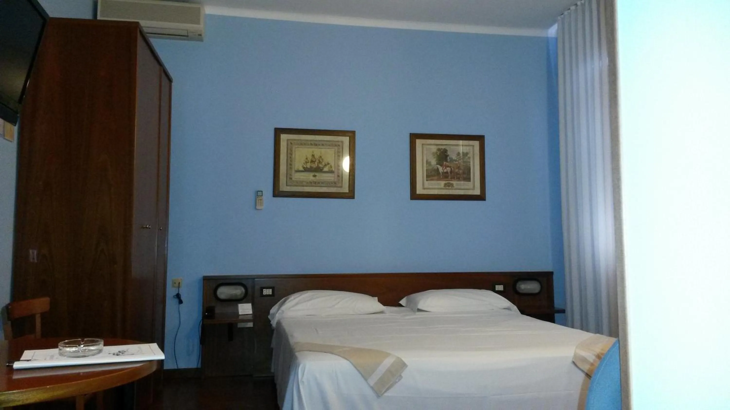 Photo of the whole room, Bed in Hotel Mariani