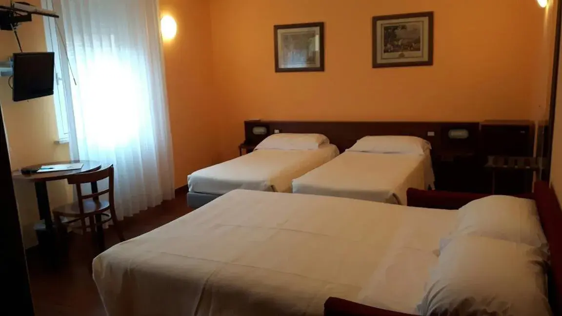 Classic Quadruple Room in Hotel Mariani Classic Quadruple Room in Hotel Mariani