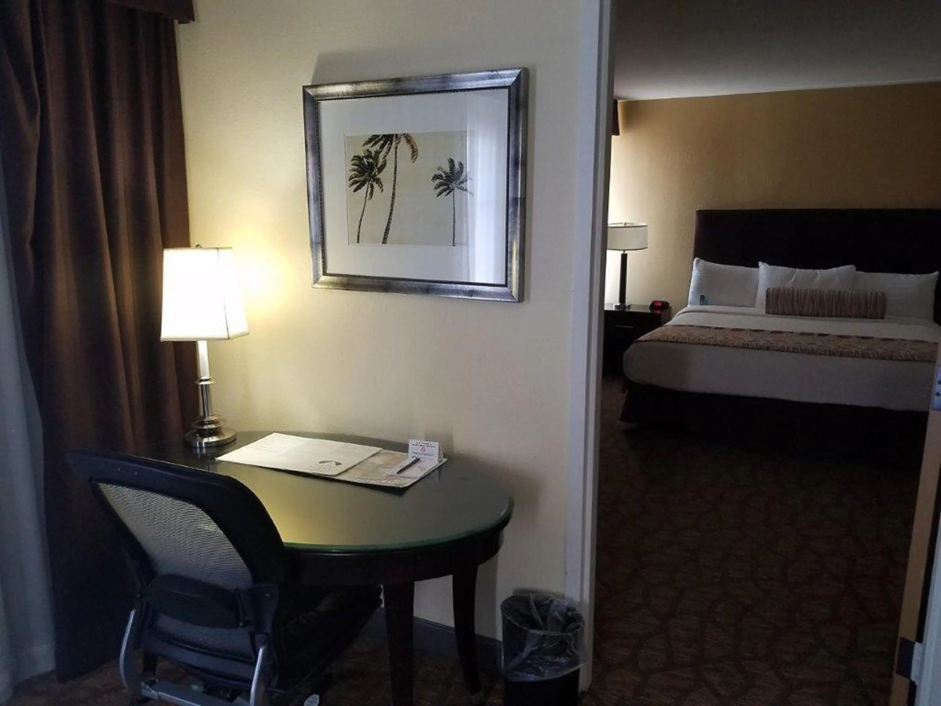 Bedroom in Airtel Plaza Hotel