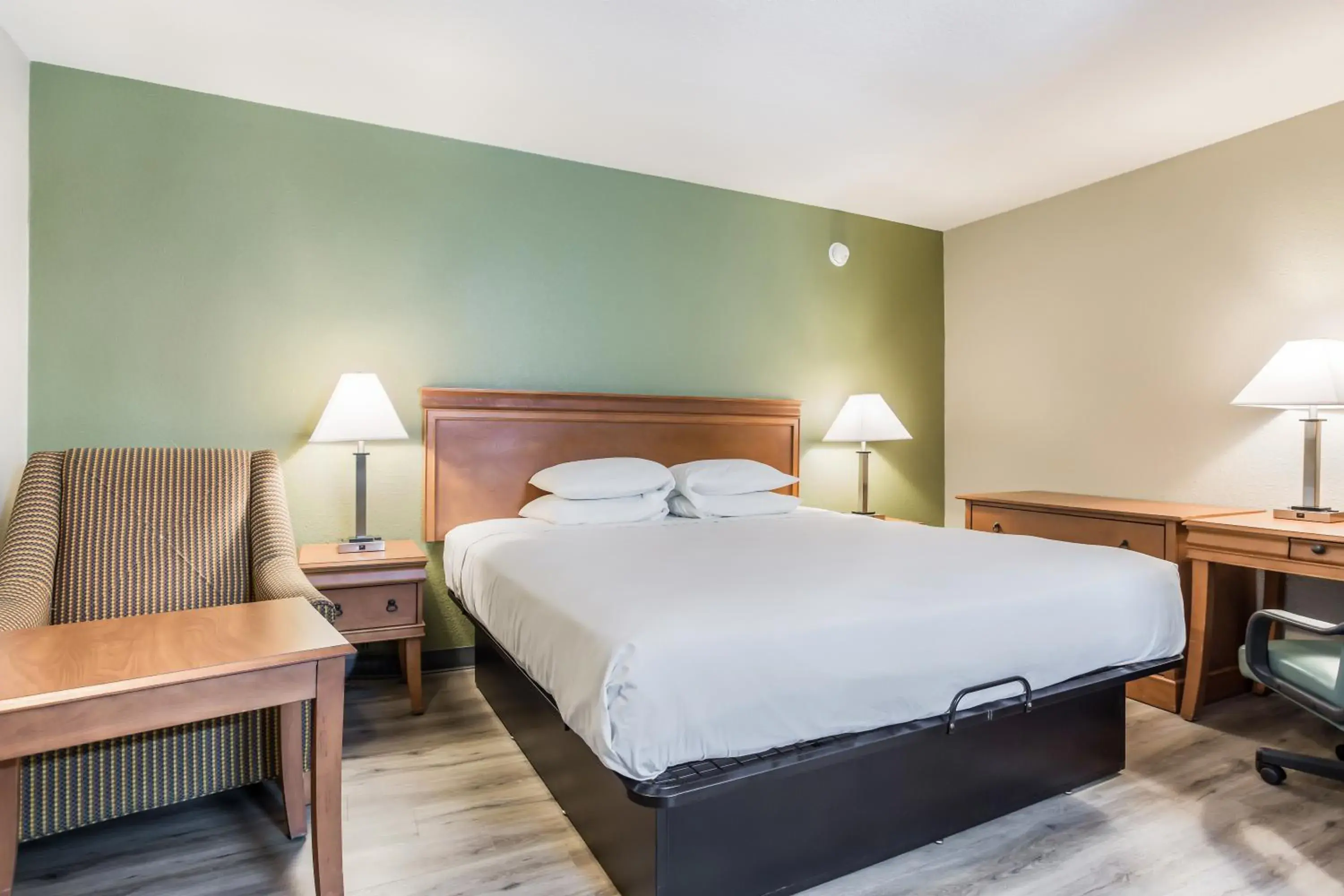 King Room - Non-Smoking in Americas Best Value Inn - Lebanon King Room - Non-Smoking in Americas Best Value Inn - Lebanon